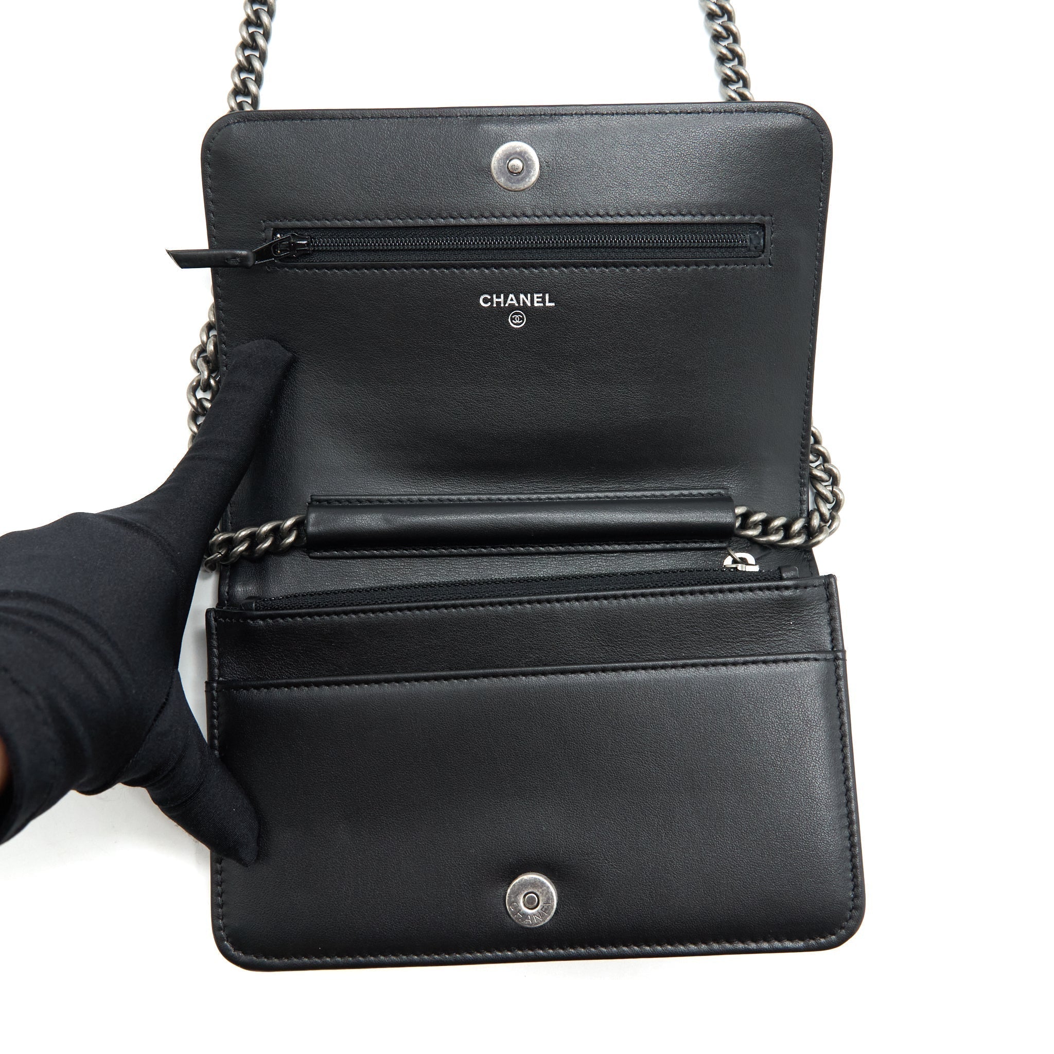 chanel-boy-wallet-on-chain-caviar-black-ruthenium-sliver-hardwaremicrochip