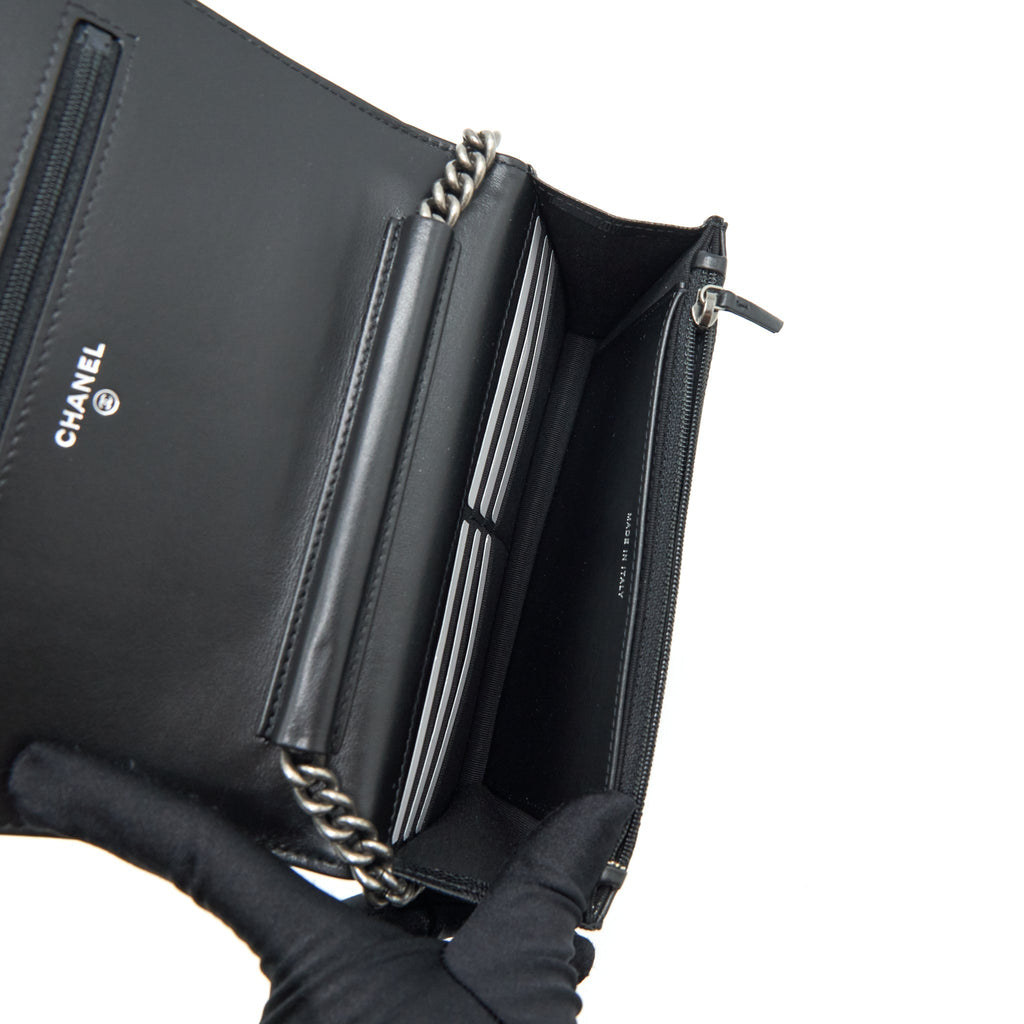 chanel-boy-wallet-on-chain-caviar-black-ruthenium-sliver-hardwaremicrochip