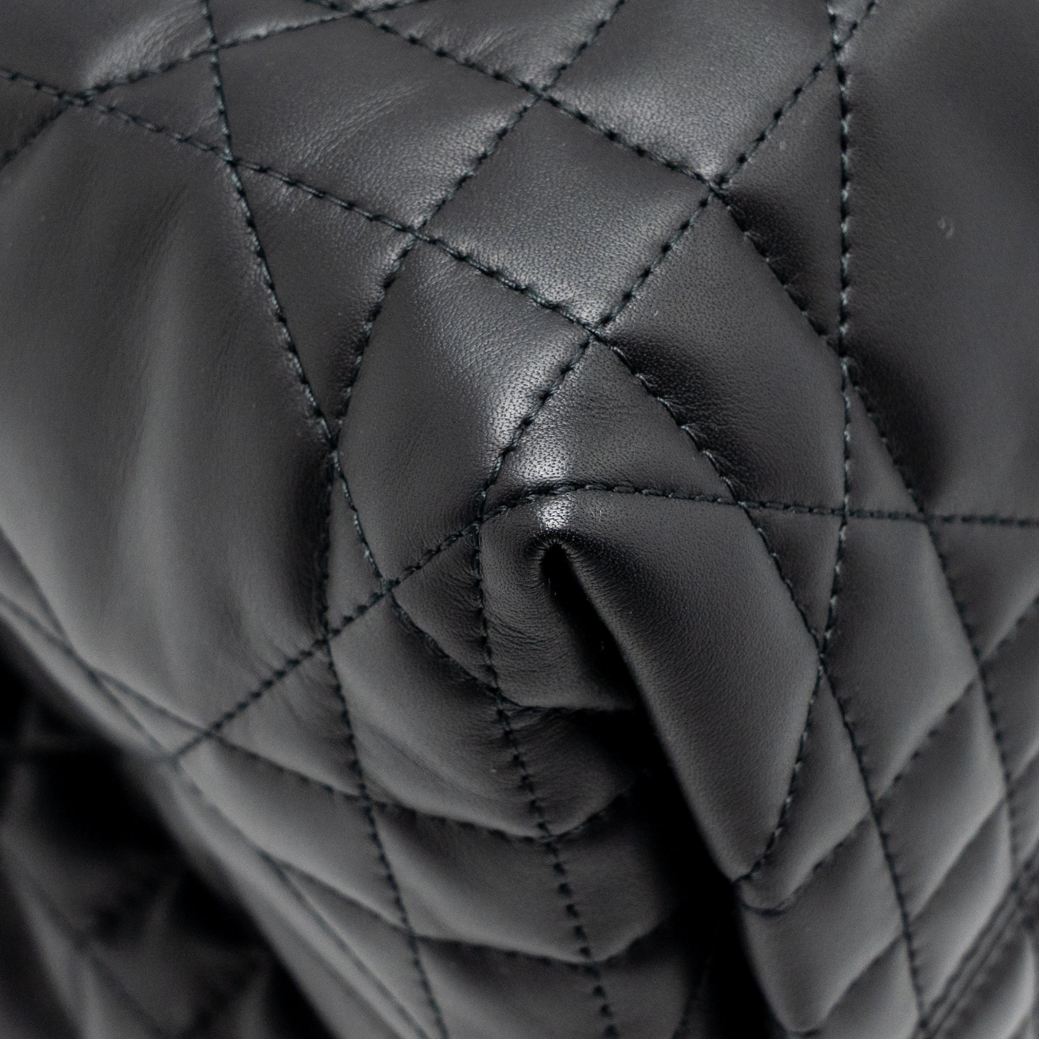 dior-medium-dior-toujours-tote-bag-macrocannage-calfskin-black-lghw-copy