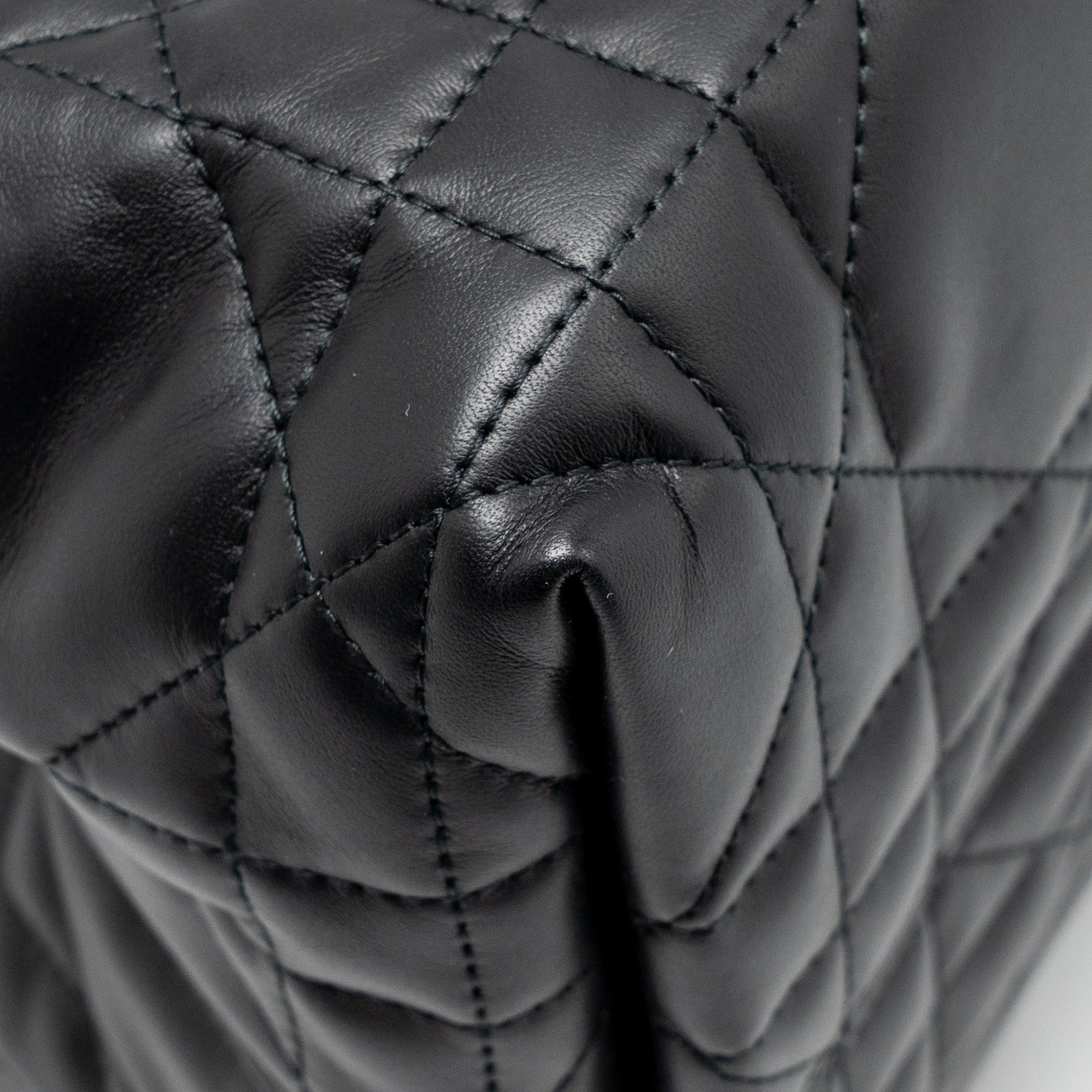 dior-medium-dior-toujours-tote-bag-macrocannage-calfskin-black-lghw-copy