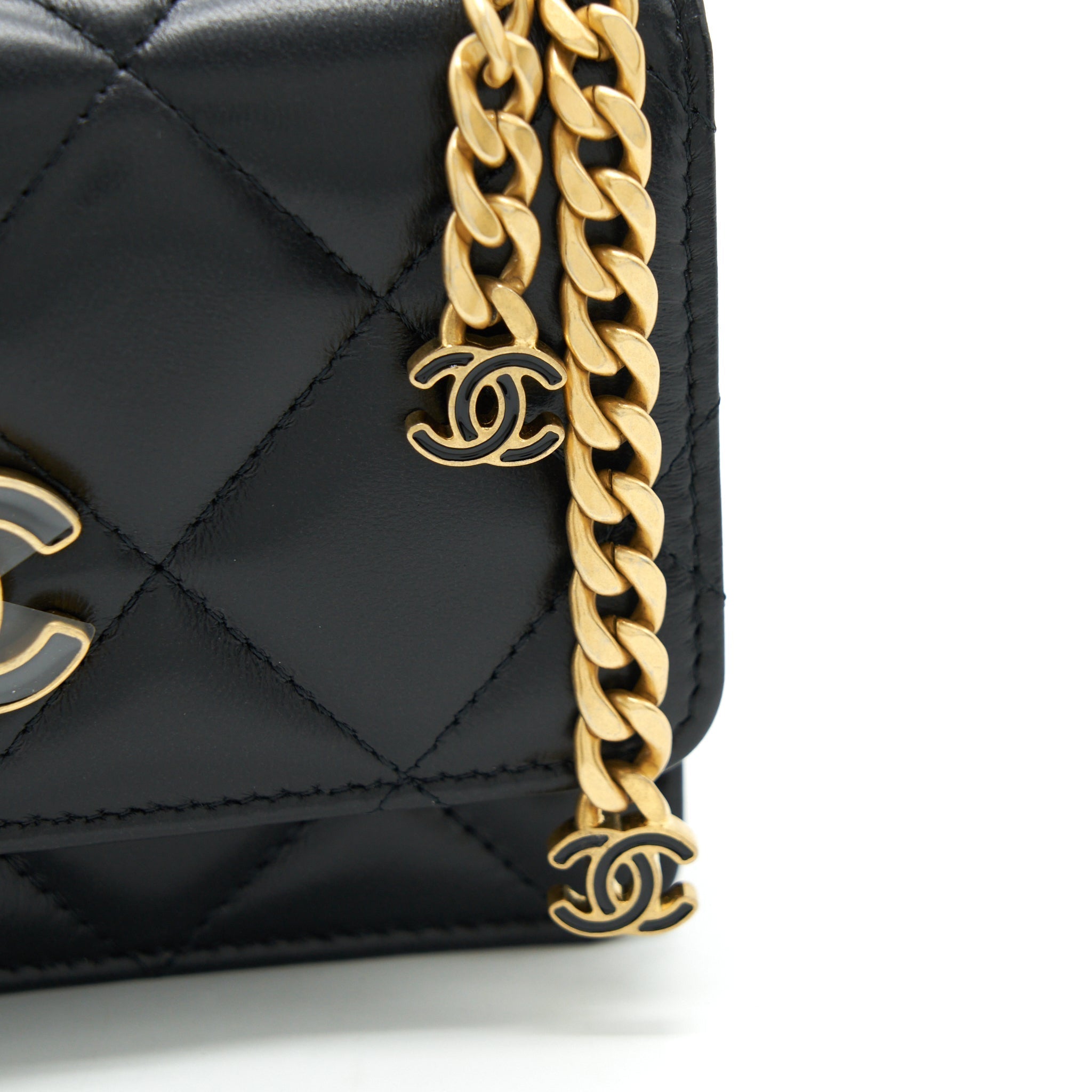 chanel-22p-seasonal-mini-flap-bag-lambskin-black-with-gold-black-hardware