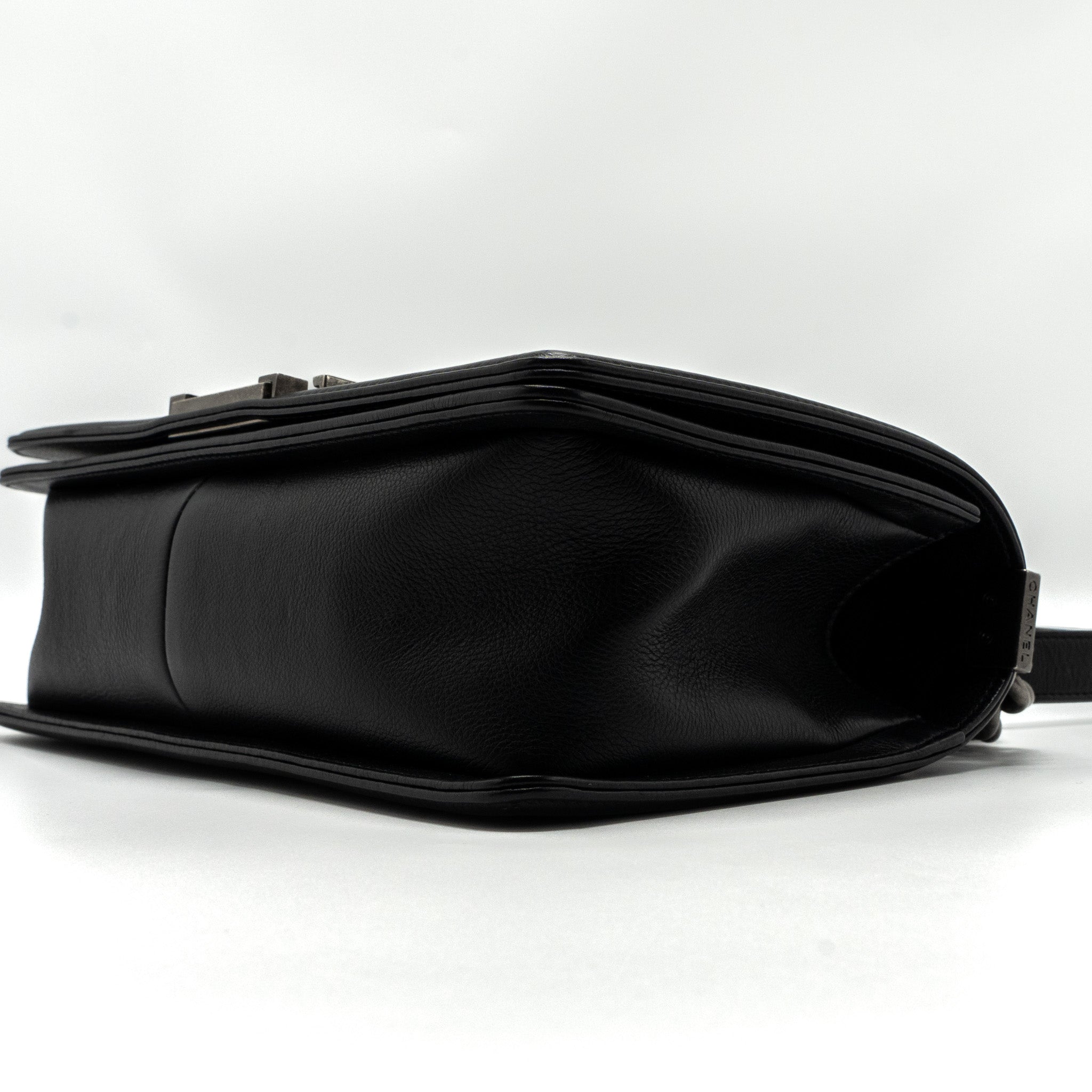 chanel-medium-boy-bag-calfskin-black-ruthenium-shw