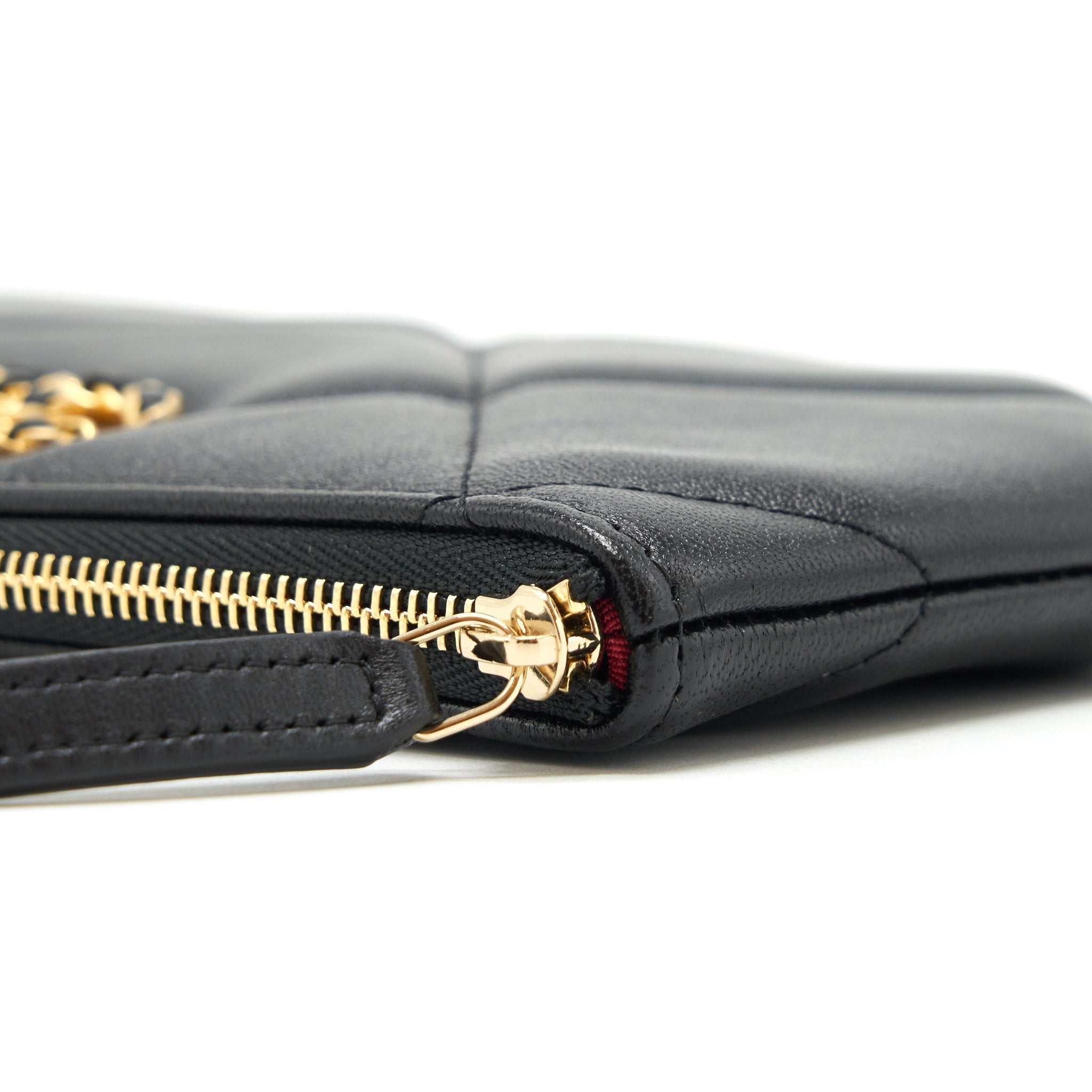 chanel-19-small-pouch-goatskin-black-ghw