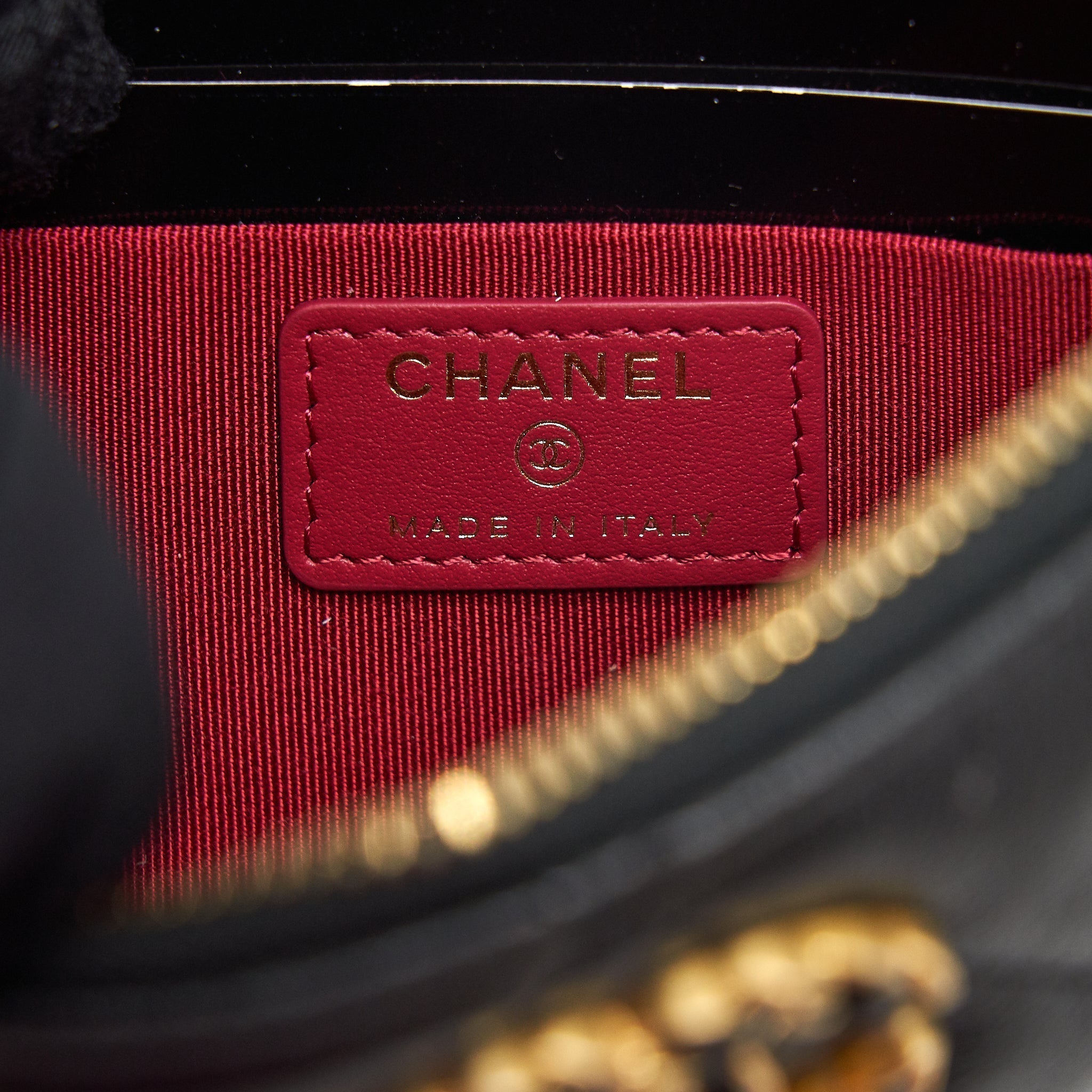 chanel-19-small-pouch-goatskin-black-ghw