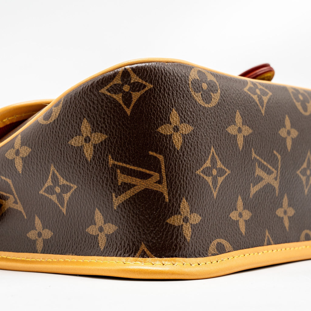 louis-vuitton-diane-bag-with-fuchsia-strap-monogram-canvas-ghw