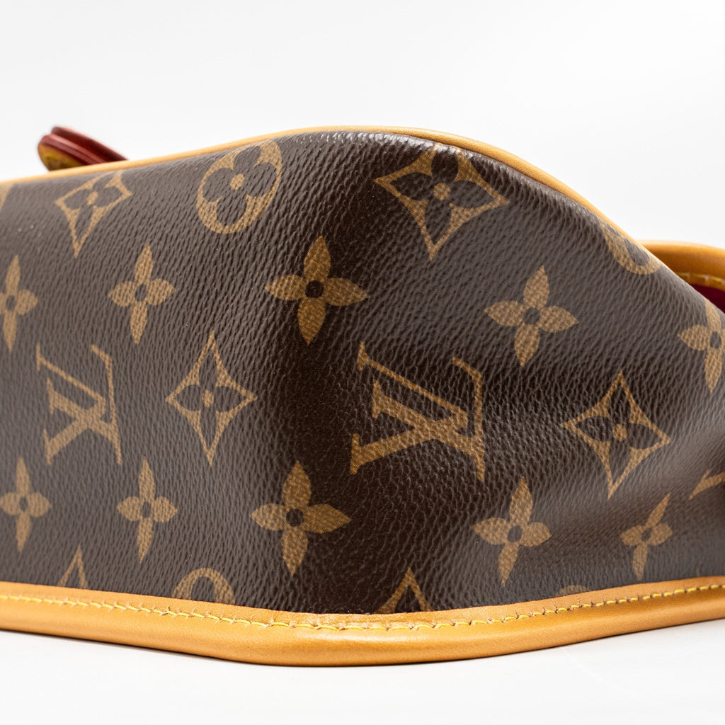 louis-vuitton-diane-bag-with-fuchsia-strap-monogram-canvas-ghw