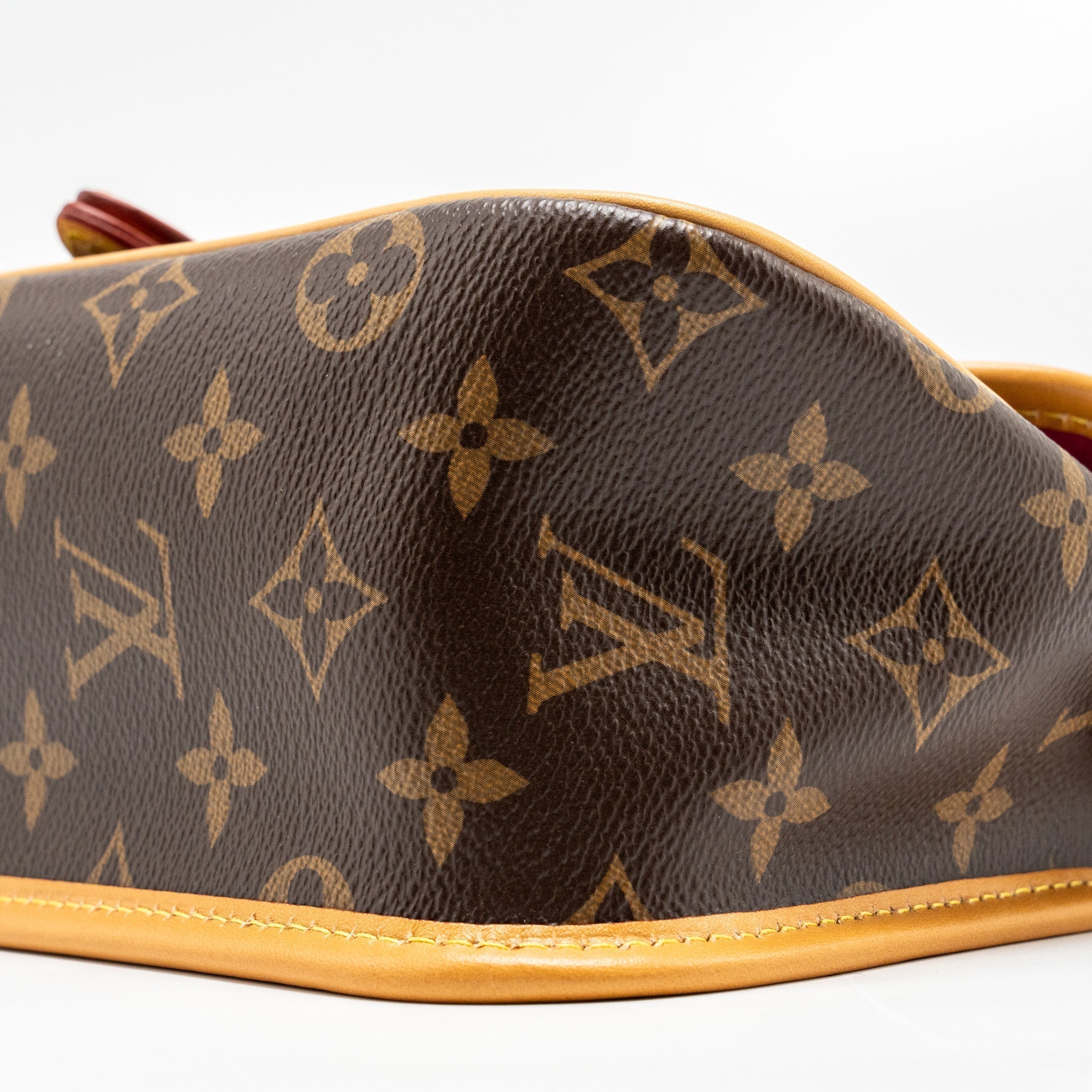louis-vuitton-diane-bag-with-fuchsia-strap-monogram-canvas-ghw