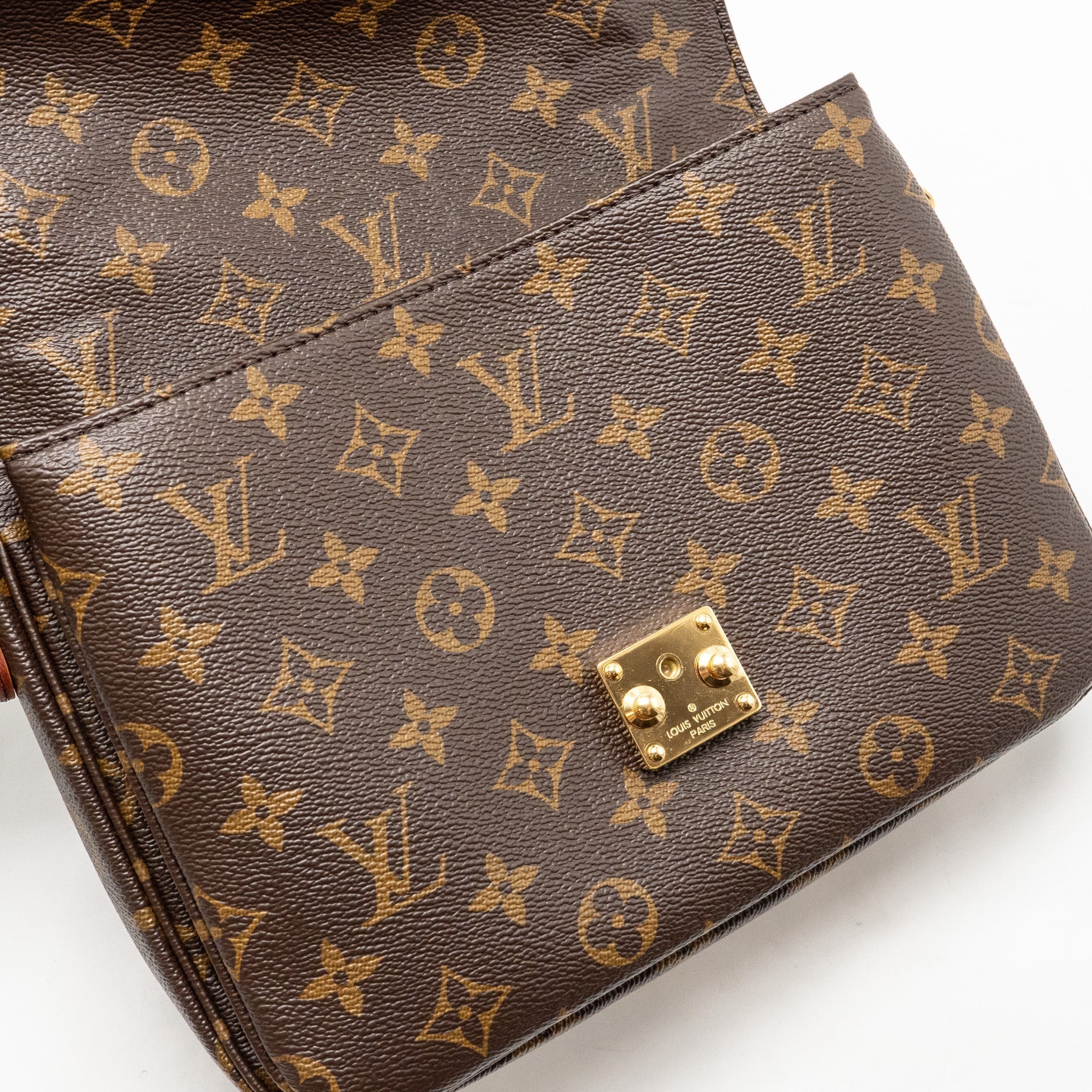 louis-vuitton-pochette-metis-monogram-canvas-ghw-36
