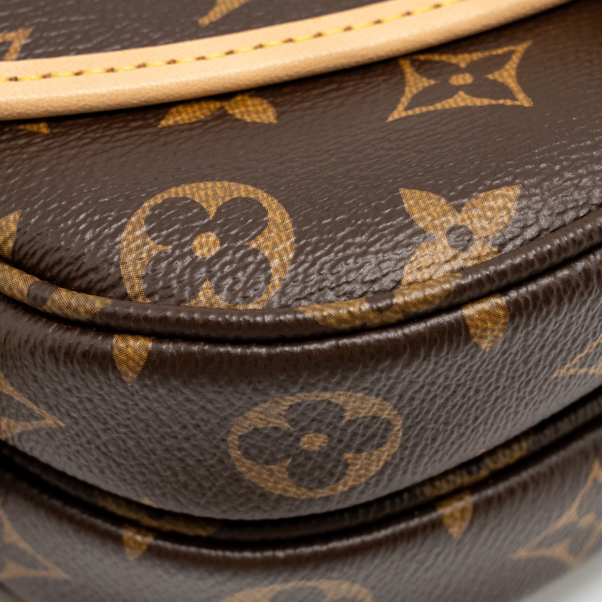 louis-vuitton-saumur-bb-monogram-canvas-ghw