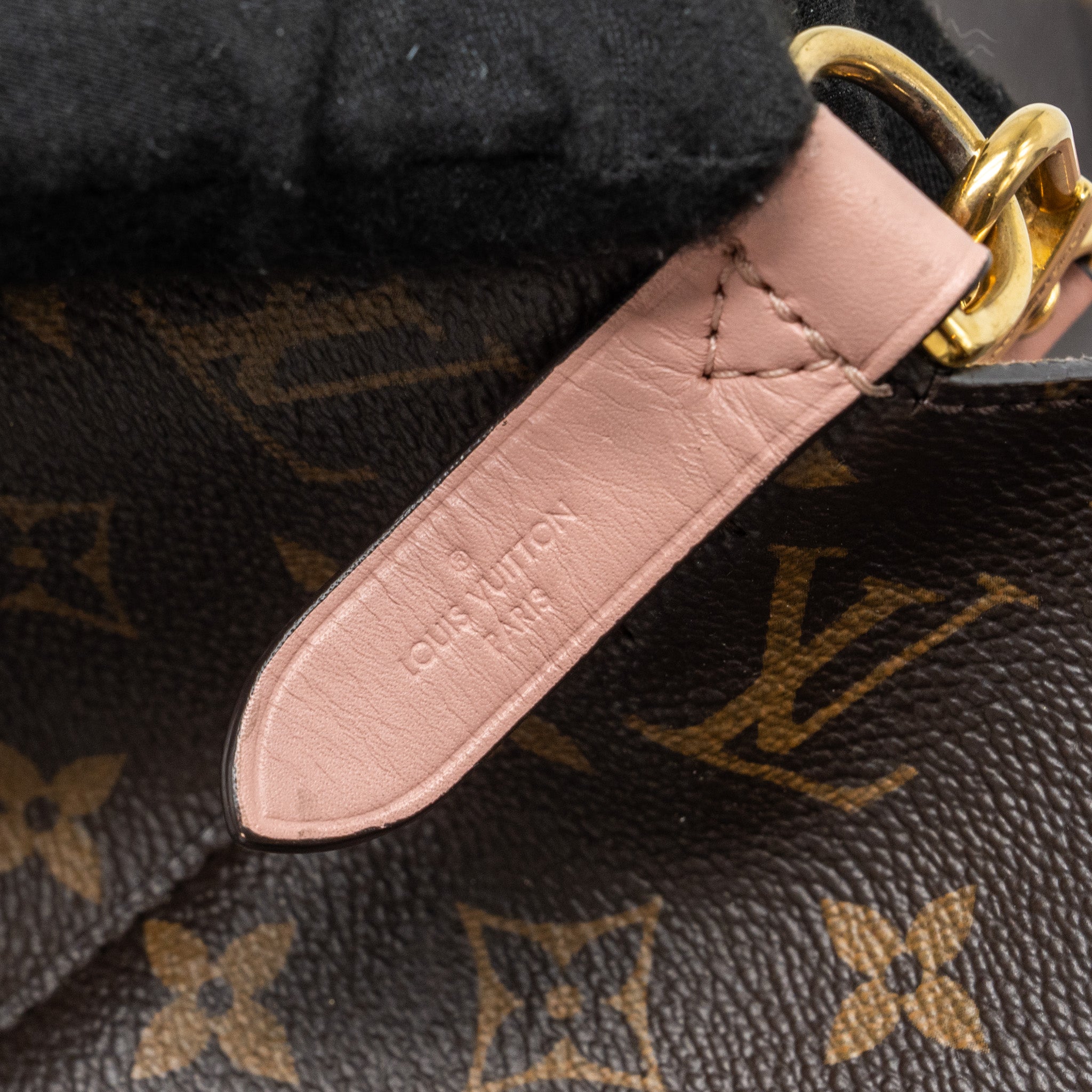 louis-vuitton-neonoe-monogram-canvas-rose-poudre-ghw-2