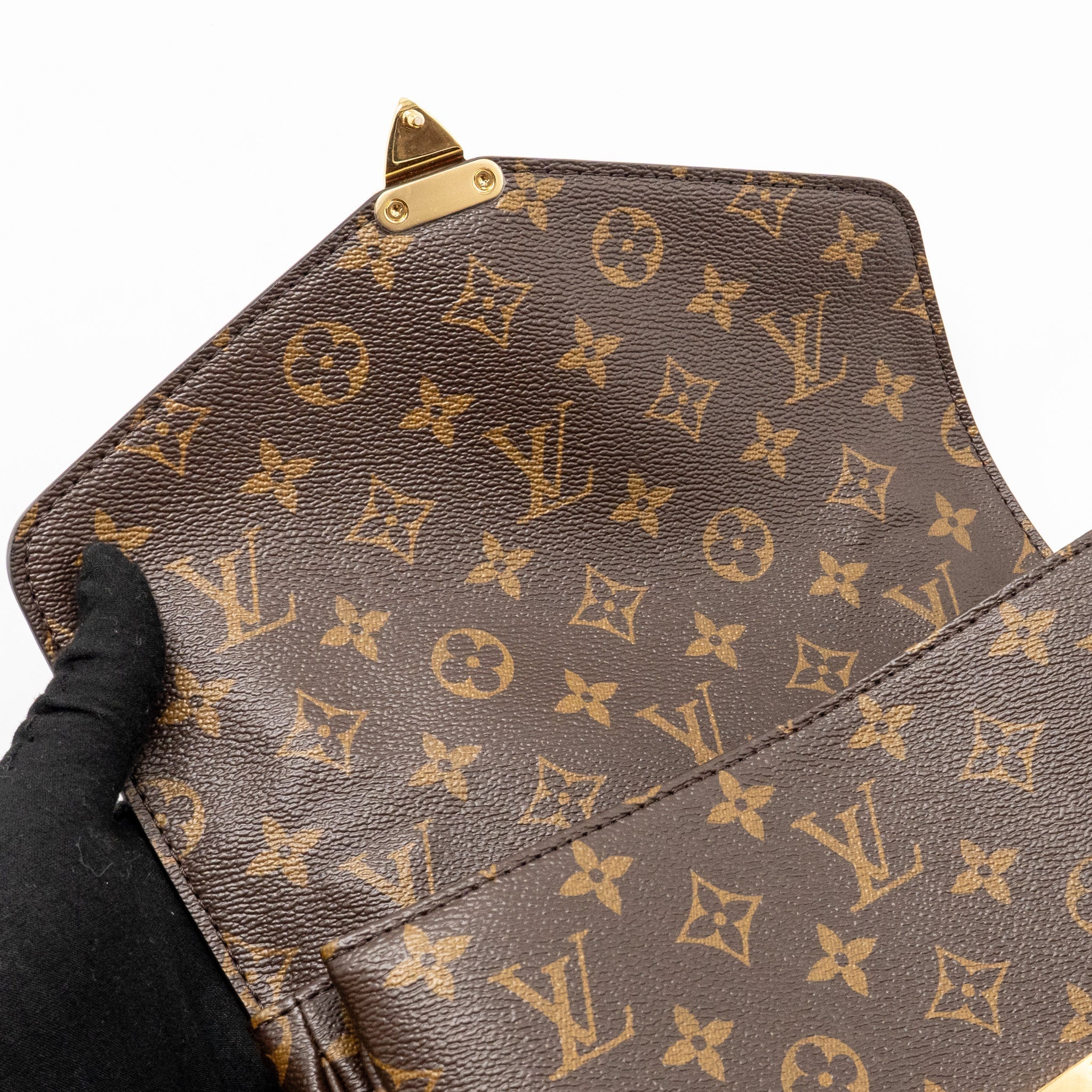 louis-vuitton-pochette-metis-monogram-canvas-ghw-36