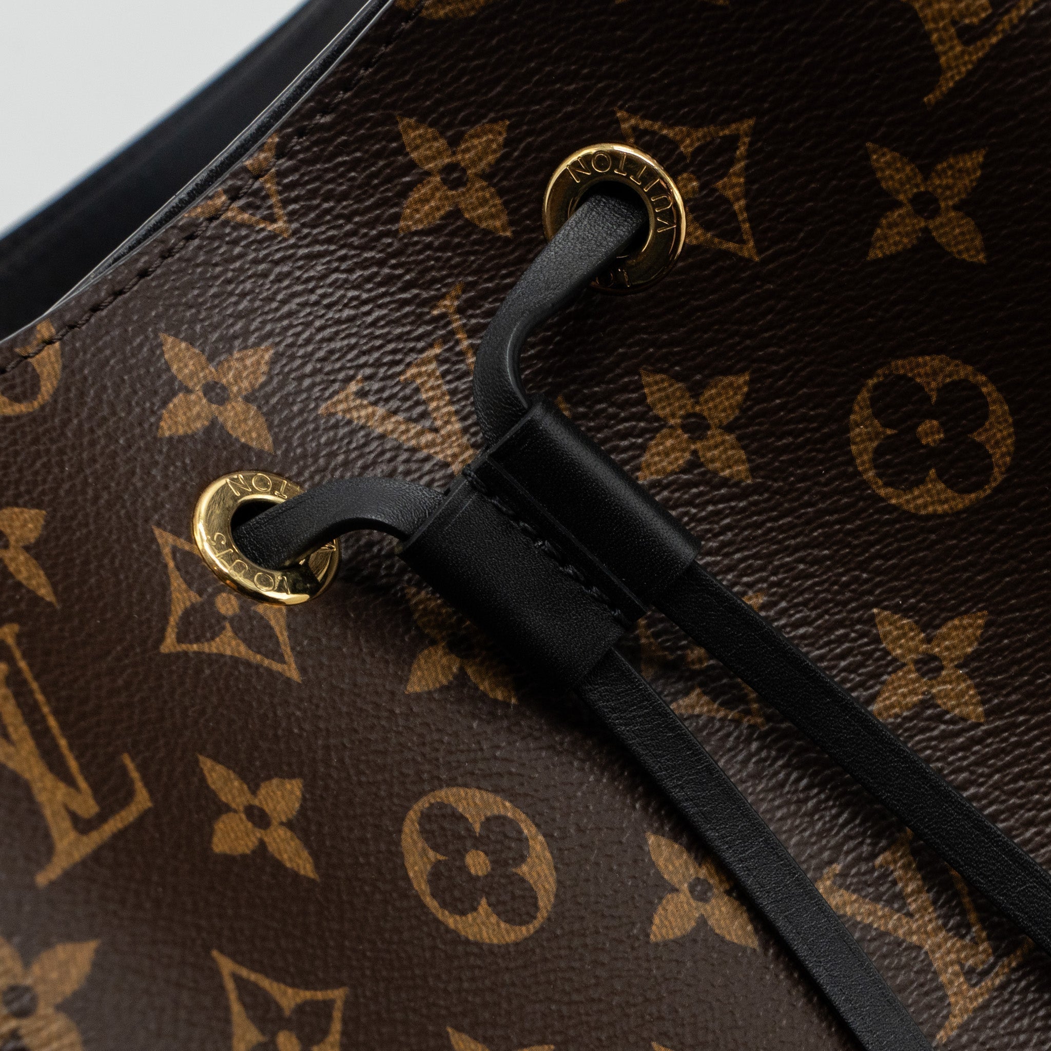 louis-vuitton-neonoe-monogram-canvas-black-ghw-1