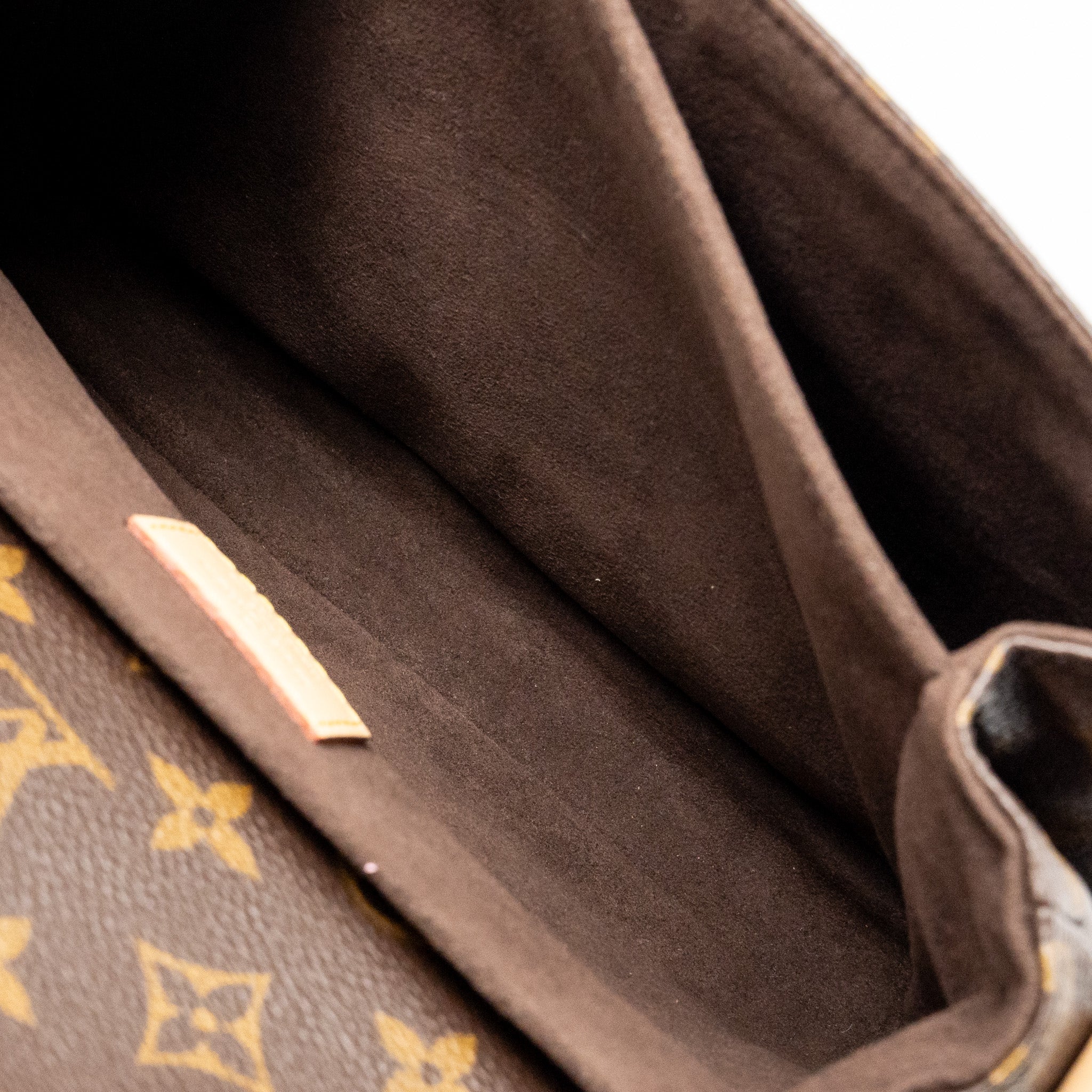 louis-vuitton-pochette-metis-monogram-canvas-ghw-36