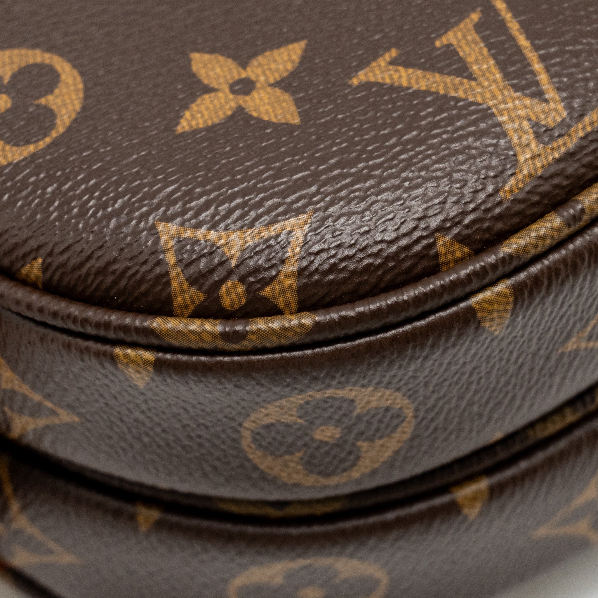 louis-vuitton-saumur-bb-monogram-canvas-ghw