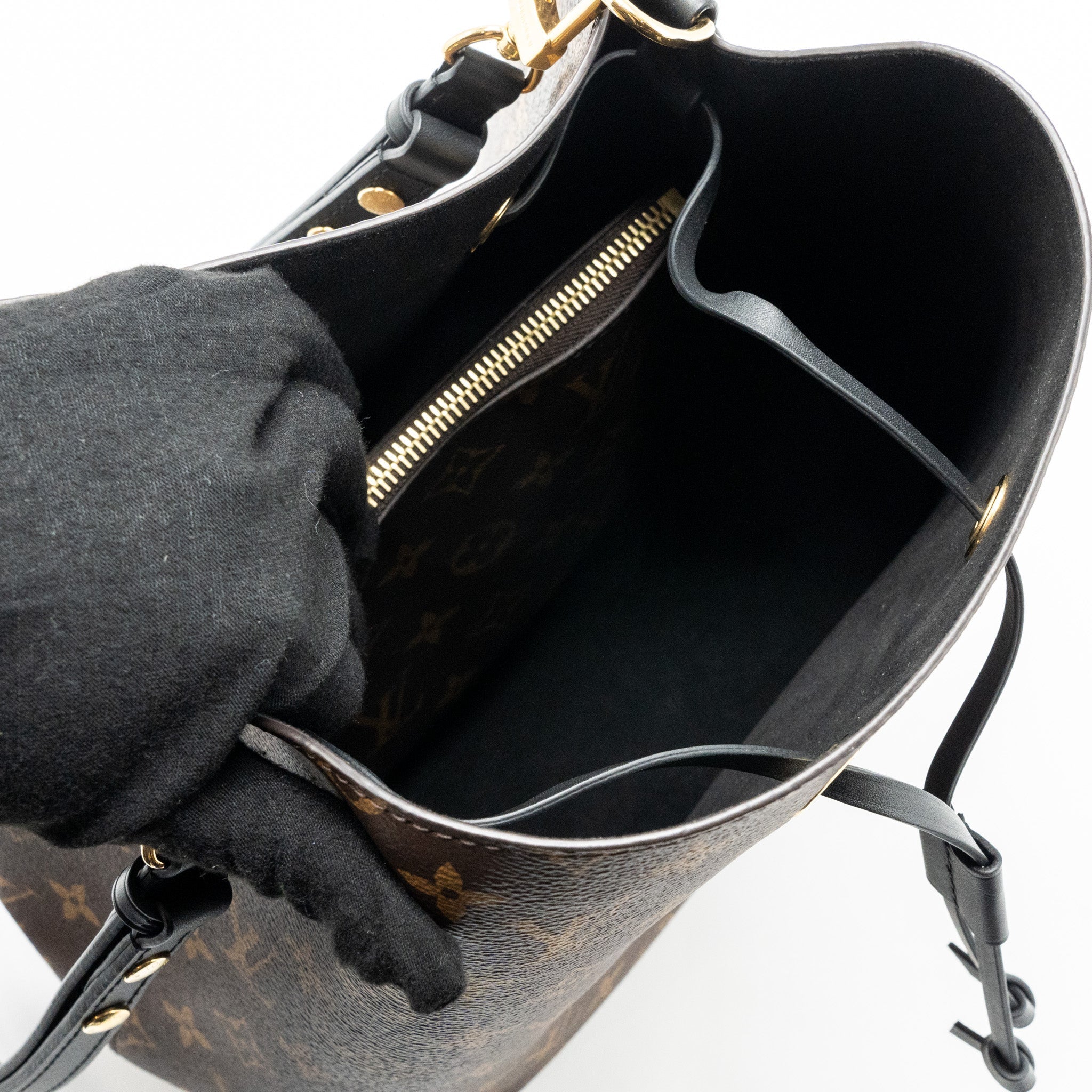 louis-vuitton-neonoe-monogram-canvas-black-ghw-1