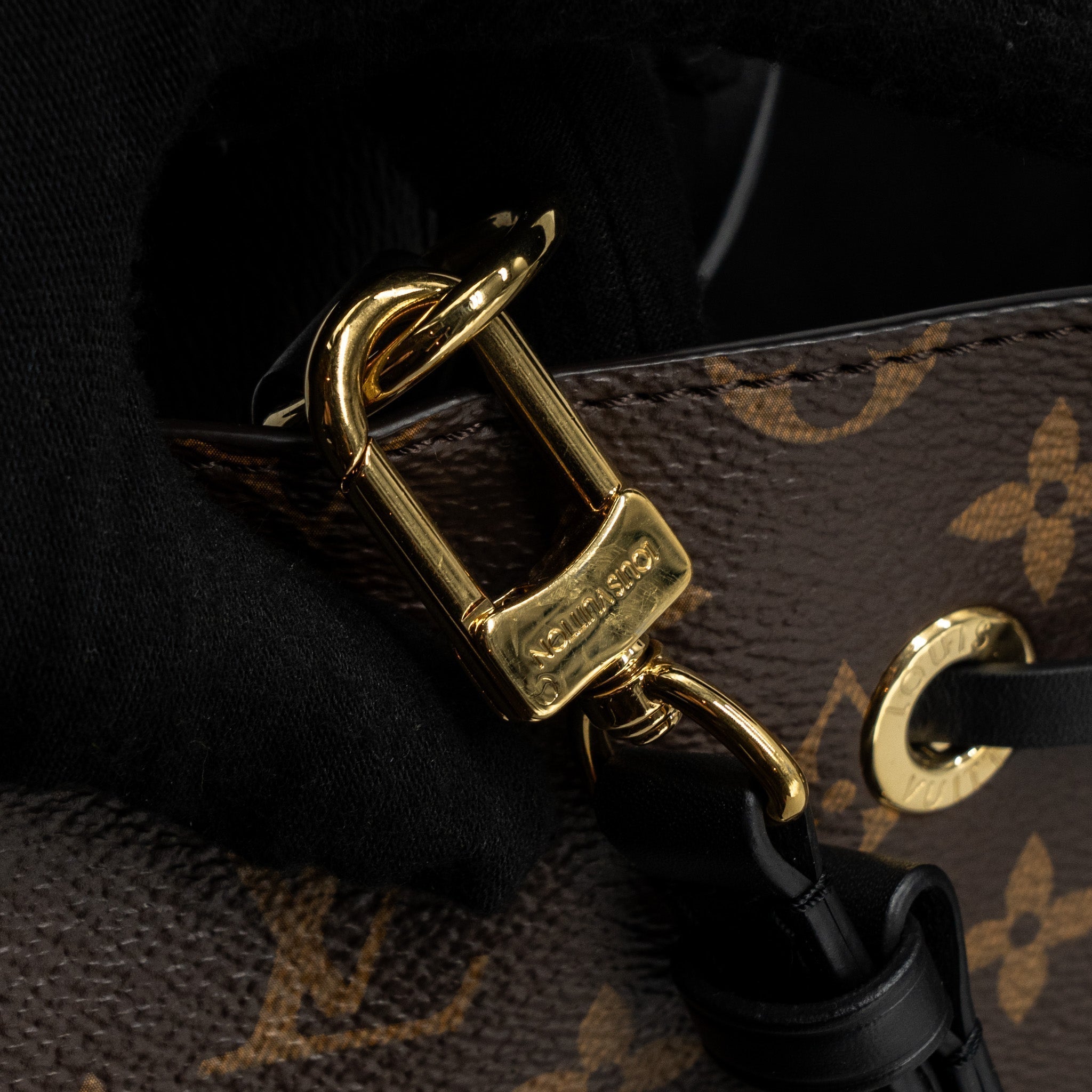 louis-vuitton-neonoe-monogram-canvas-black-ghw-1