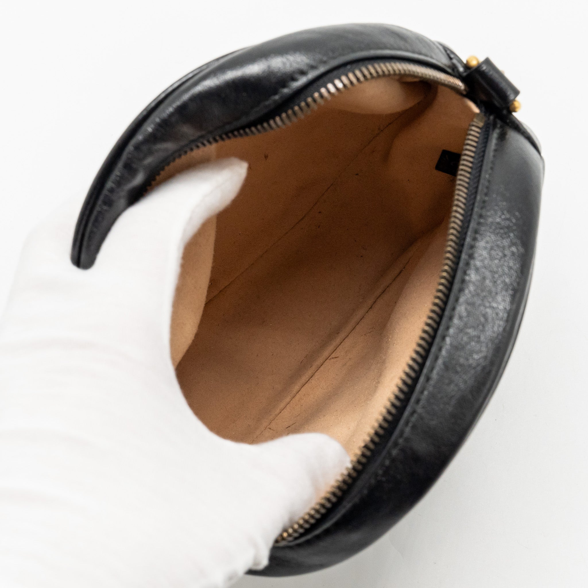 gucci-gg-marmont-round-crossbody-bag-calfskin-black-ghw