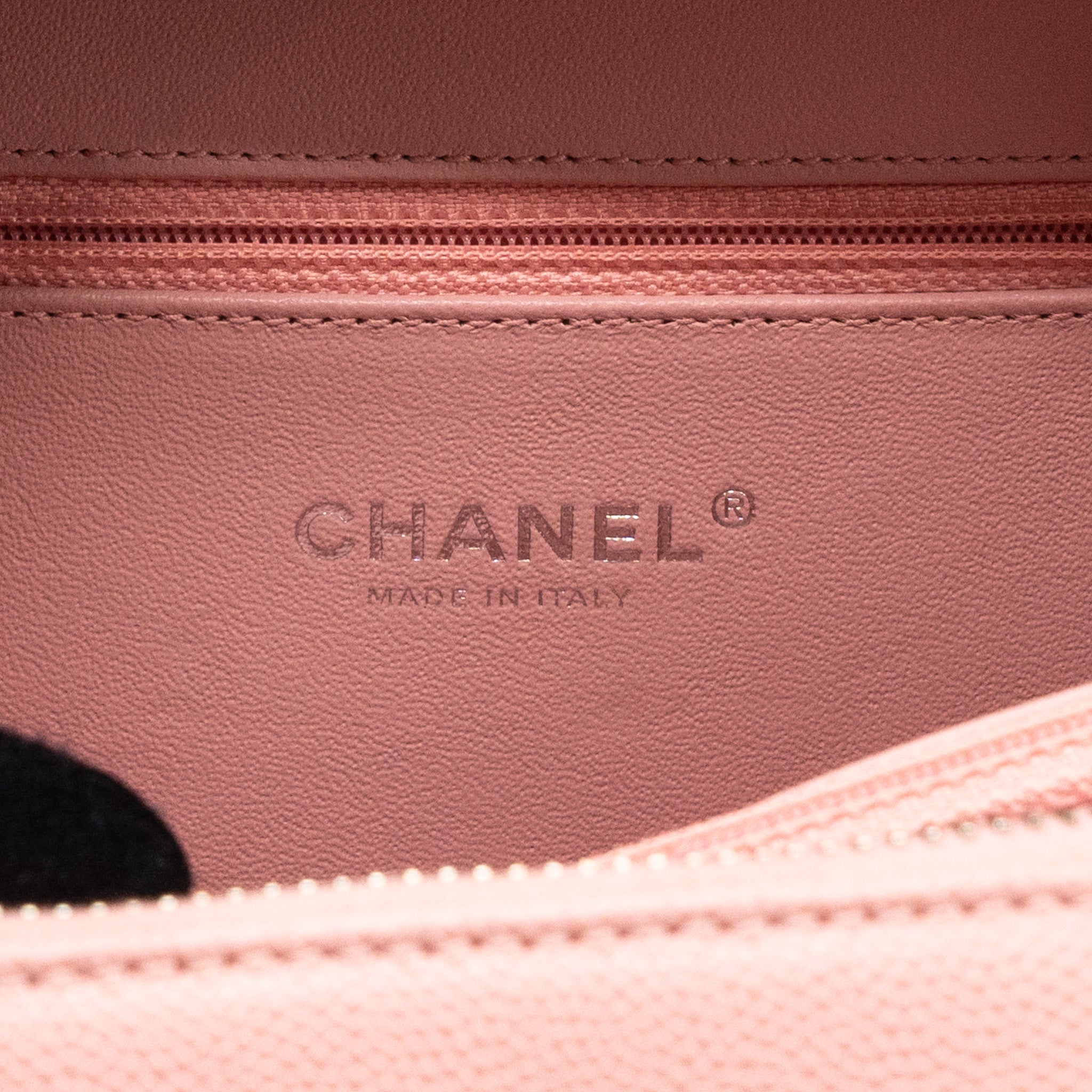 chanel-medium-filigree-vanity-case-caviar-pink-multicolour-shw-copy