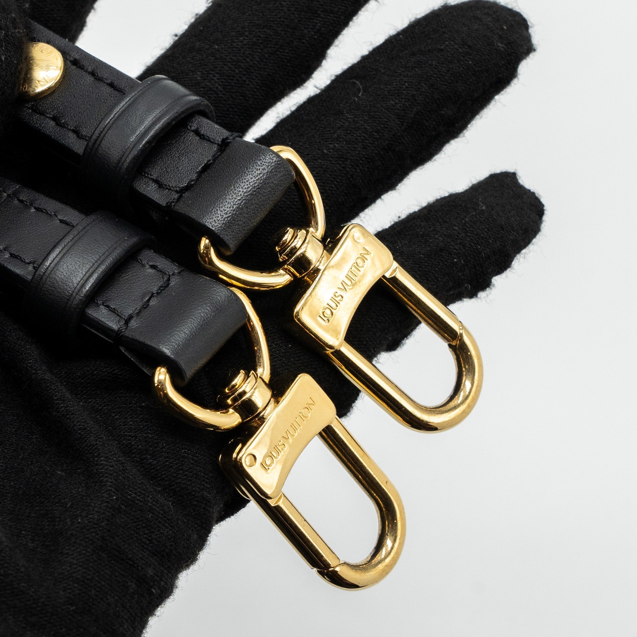louis-vuitton-neonoe-monogram-canvas-black-ghw-1