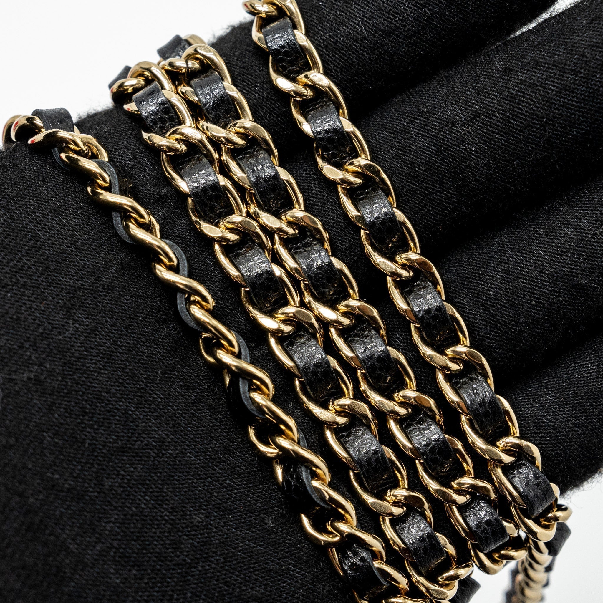 chanel-double-pocket-wallet-on-chain-caviar-black-lghwmicrochip