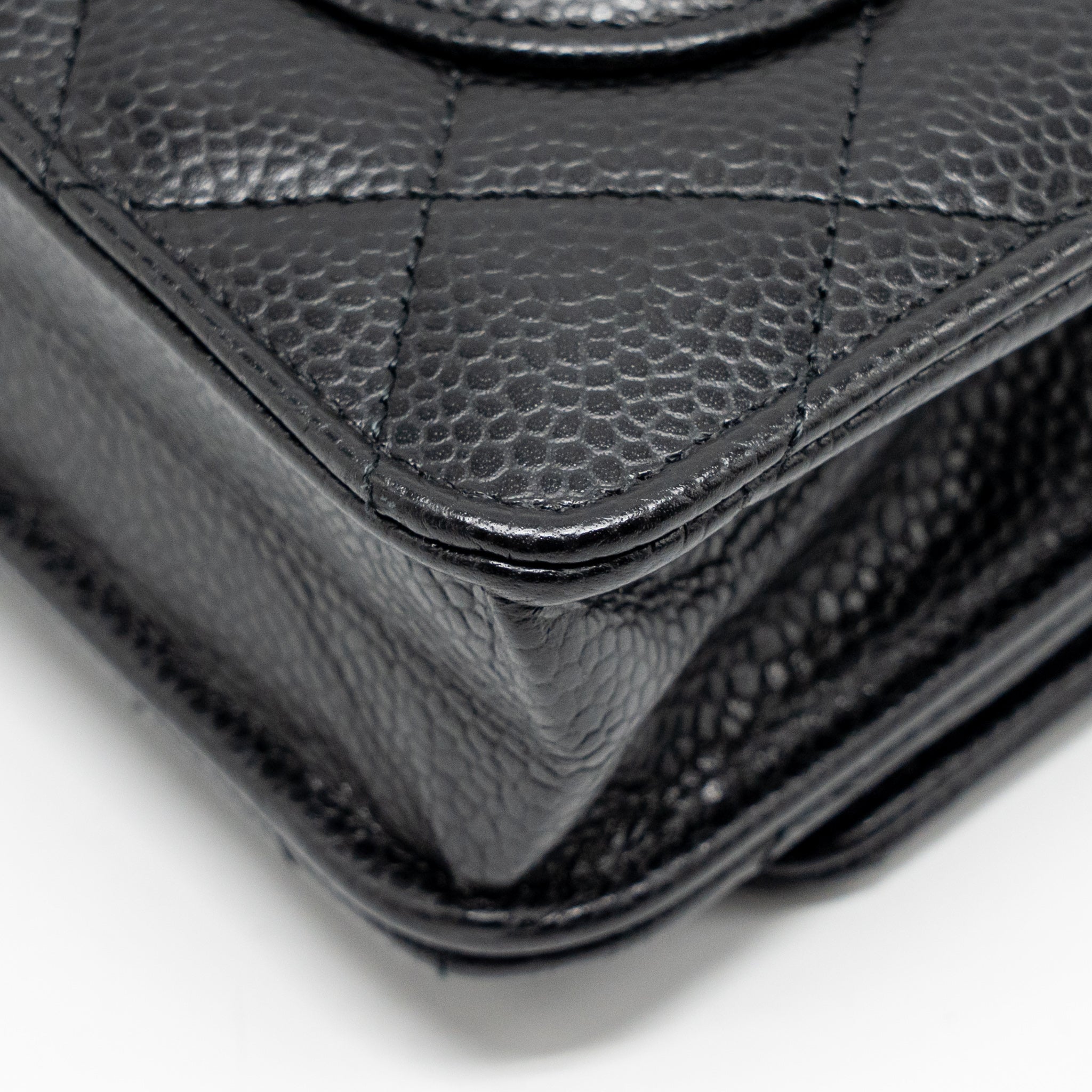 chanel-classic-wallet-on-chain-caviar-black-ghwmicrochip-4
