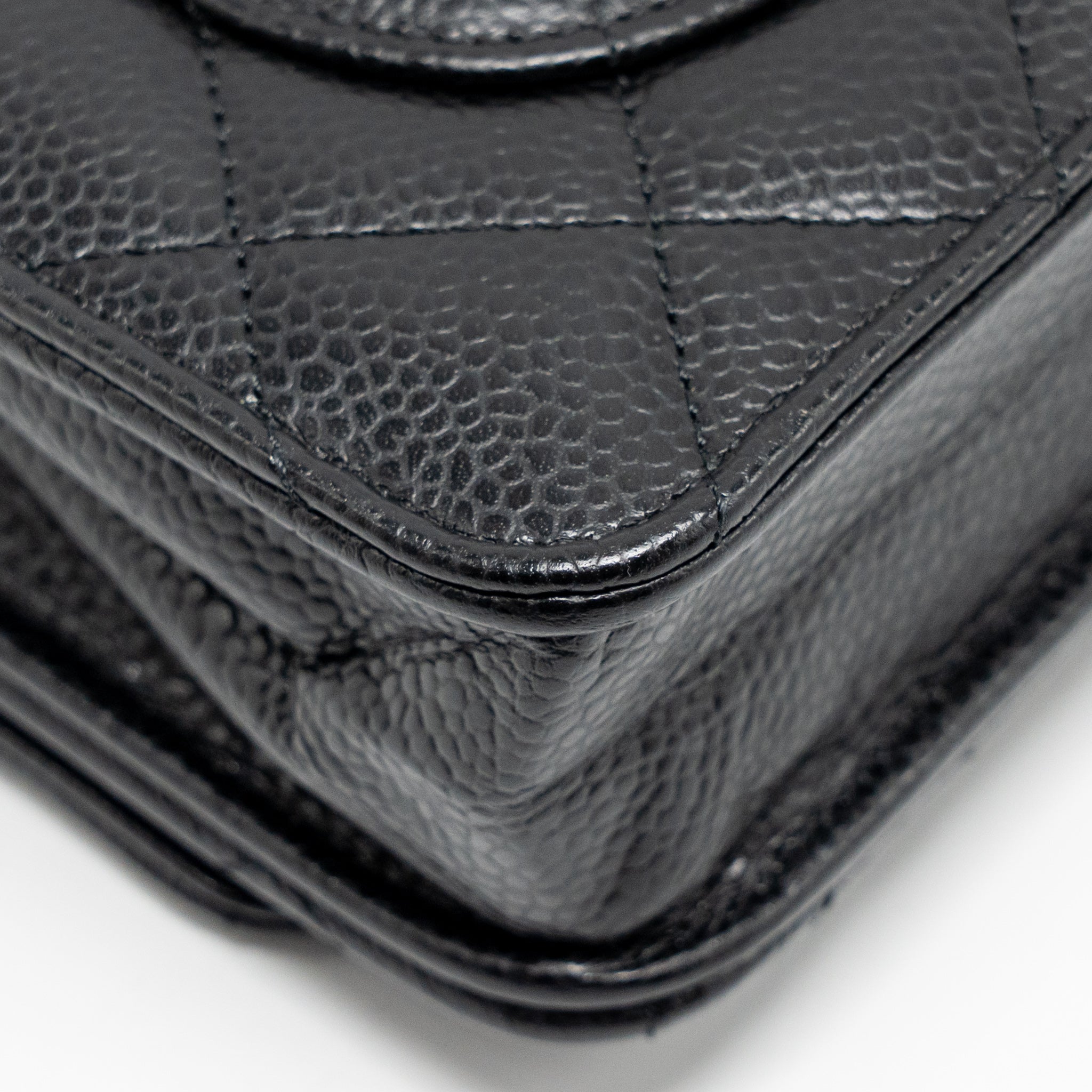 chanel-classic-wallet-on-chain-caviar-black-ghwmicrochip-4