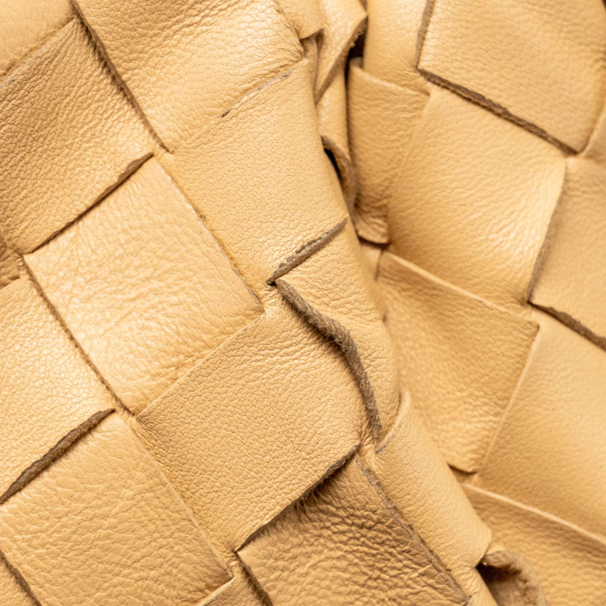 bottega-veneta-mini-pouch-intrecciato-lambskin-beige