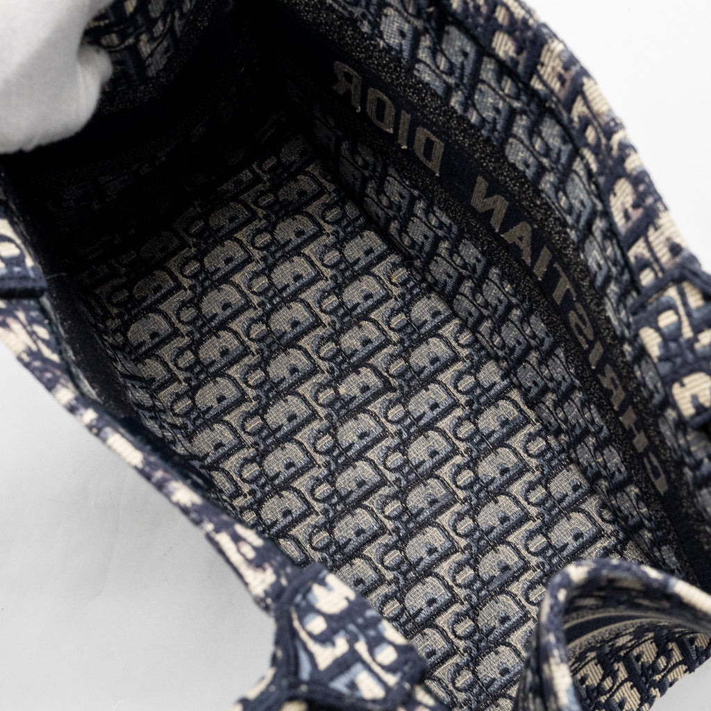 dior-medium-book-tote-dior-oblique-embroidery-blue