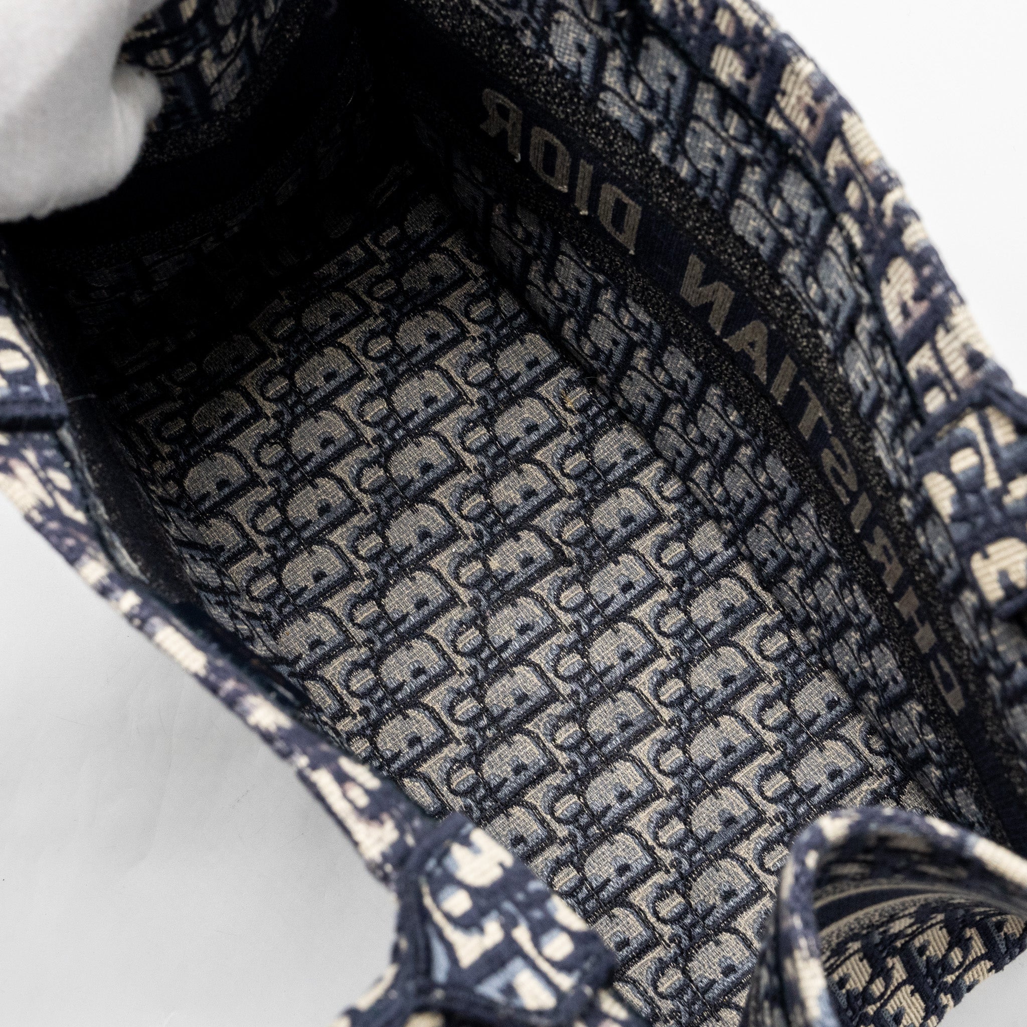 dior-medium-book-tote-dior-oblique-embroidery-blue