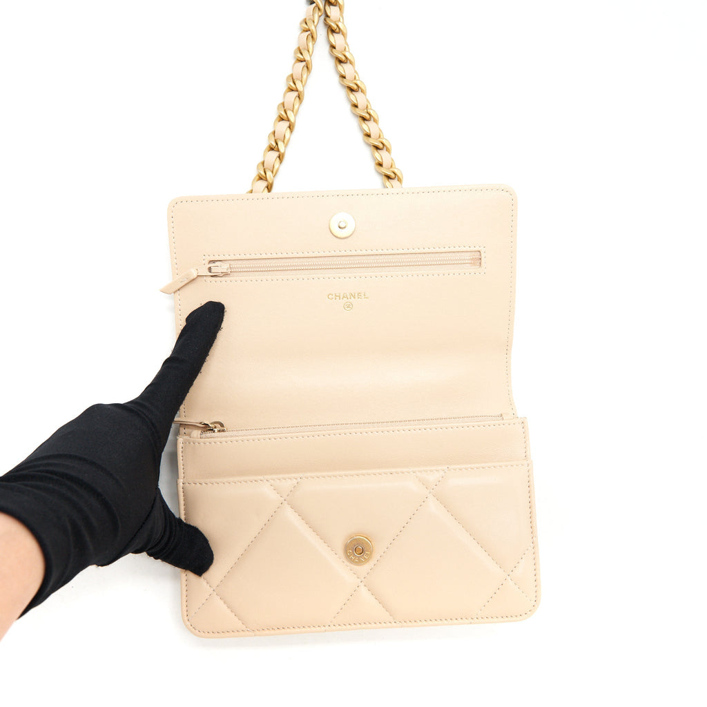 chanel-19-wallet-on-chain-beige-ghw