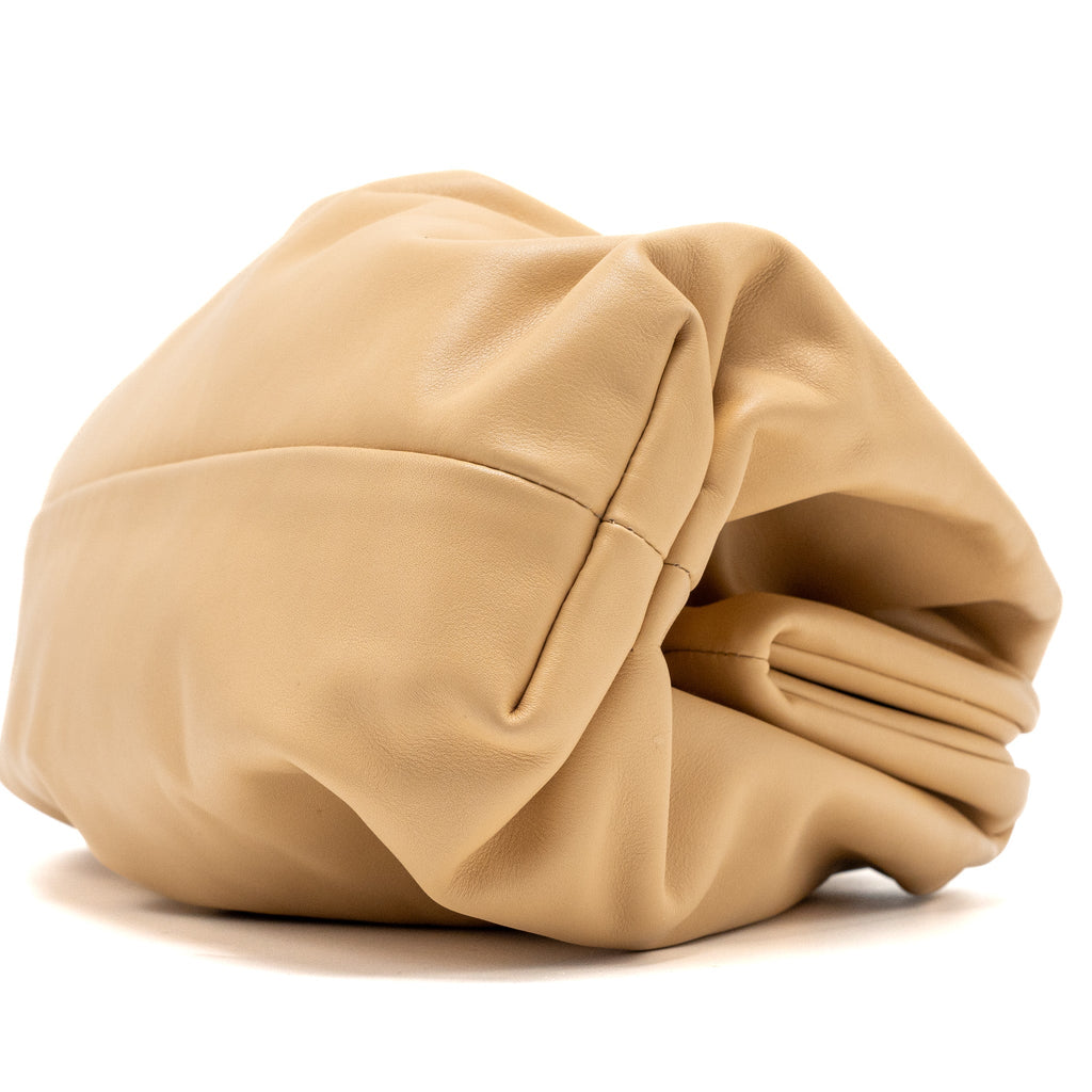 bottega-veneta-the-pouch-large-leather-clutch-beige