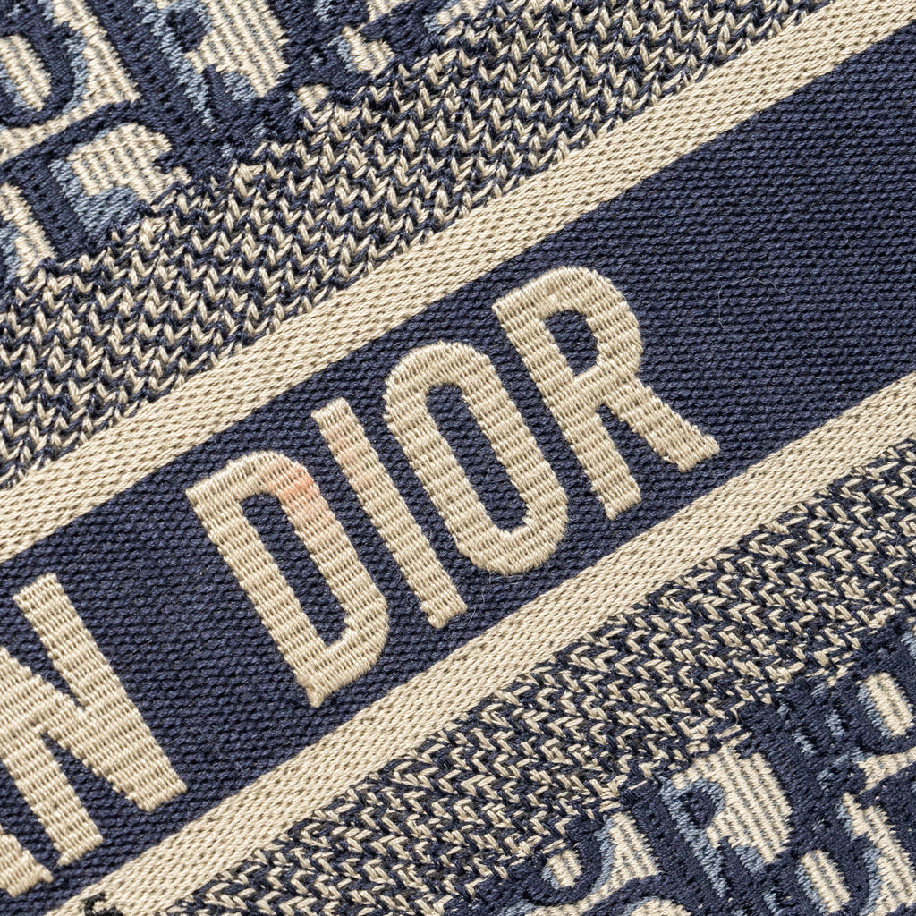 dior-medium-book-tote-dior-oblique-embroidery-blue