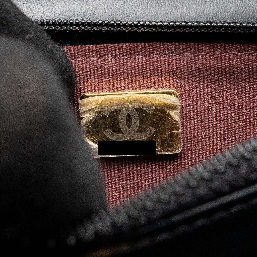 chanel-chevron-2-55-reissue-wallet-on-chain-aged-calfskin-black-ghw-microchip