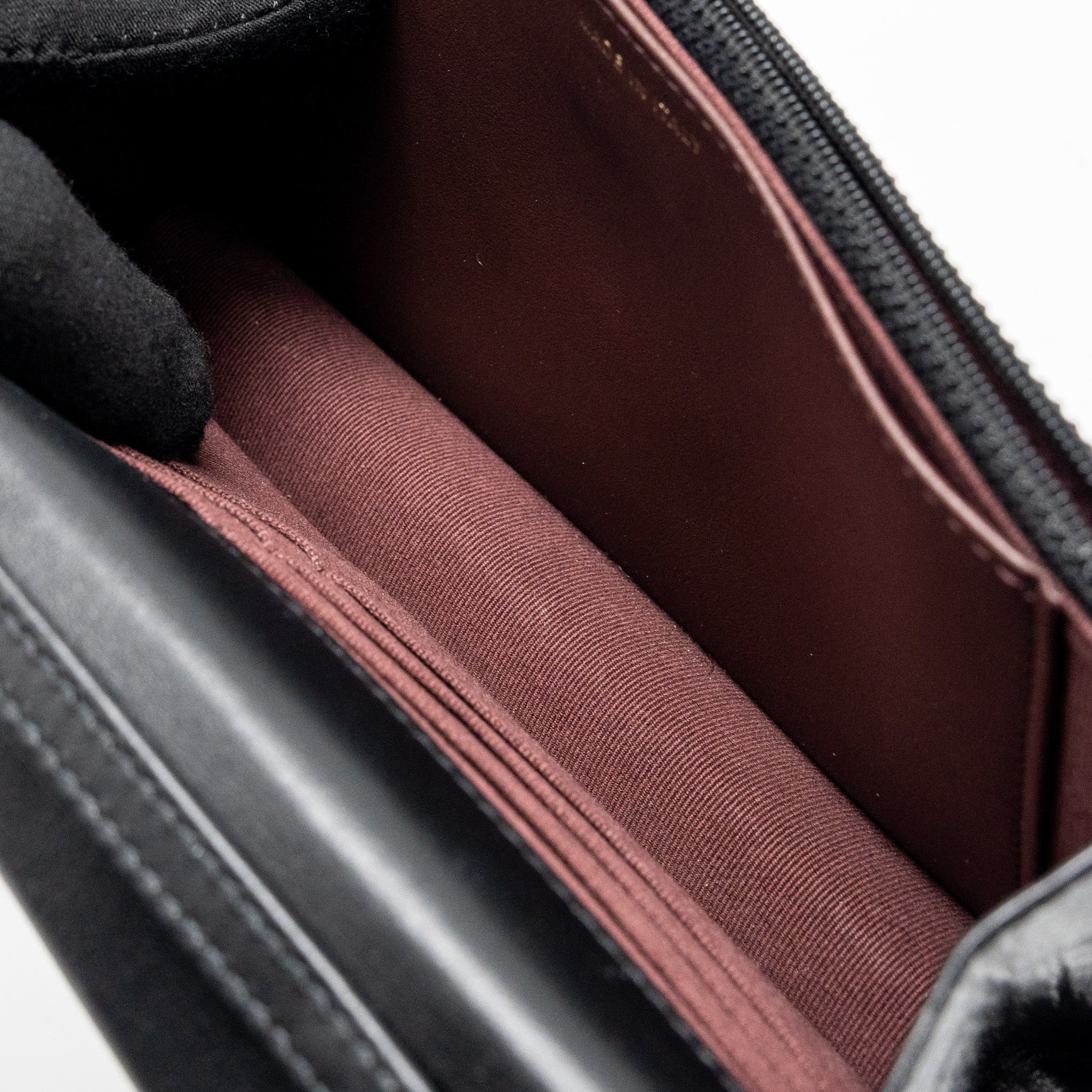 chanel-chevron-2-55-reissue-wallet-on-chain-aged-calfskin-black-ghw-microchip
