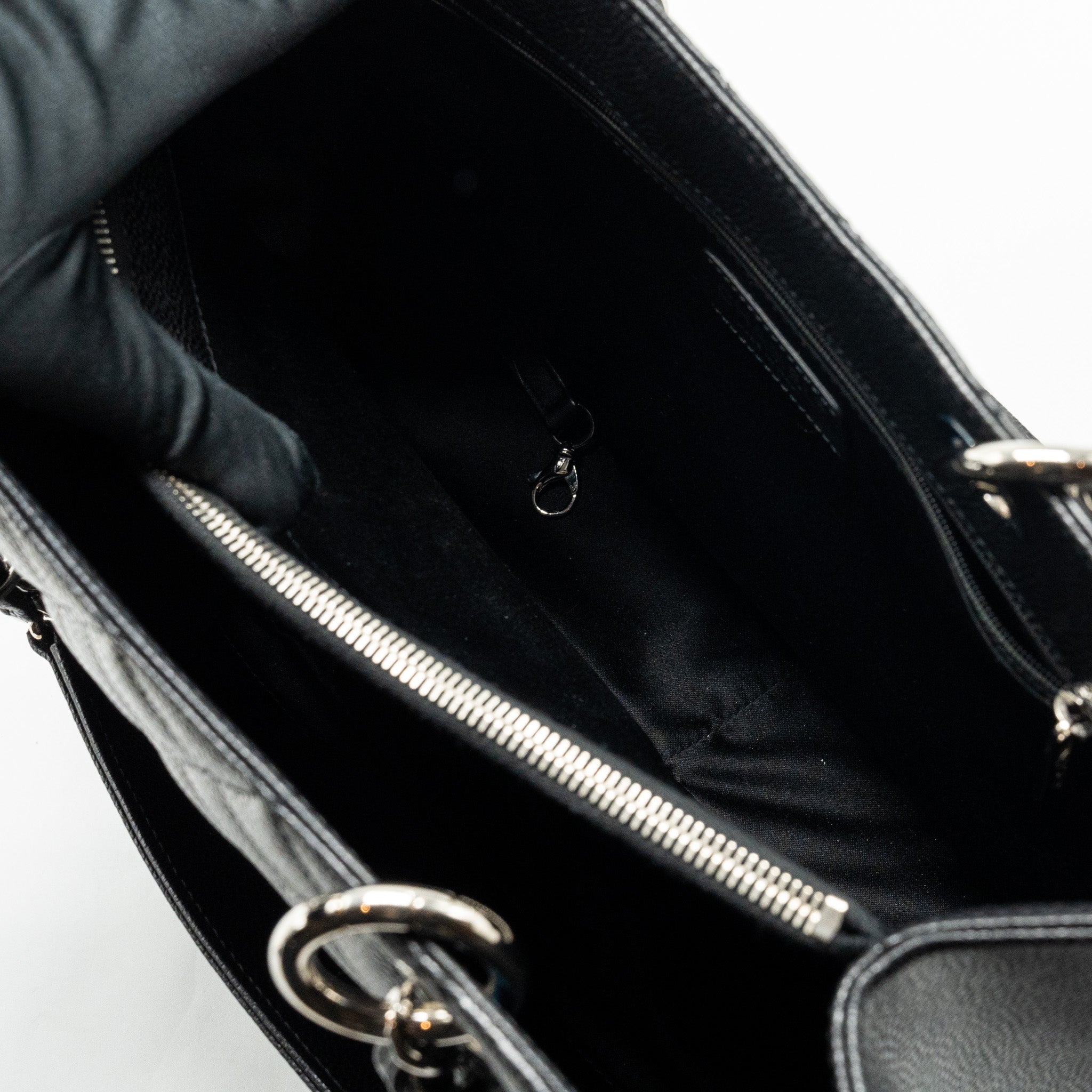 chanel-grand-shopping-tote-caviar-black-shw-2
