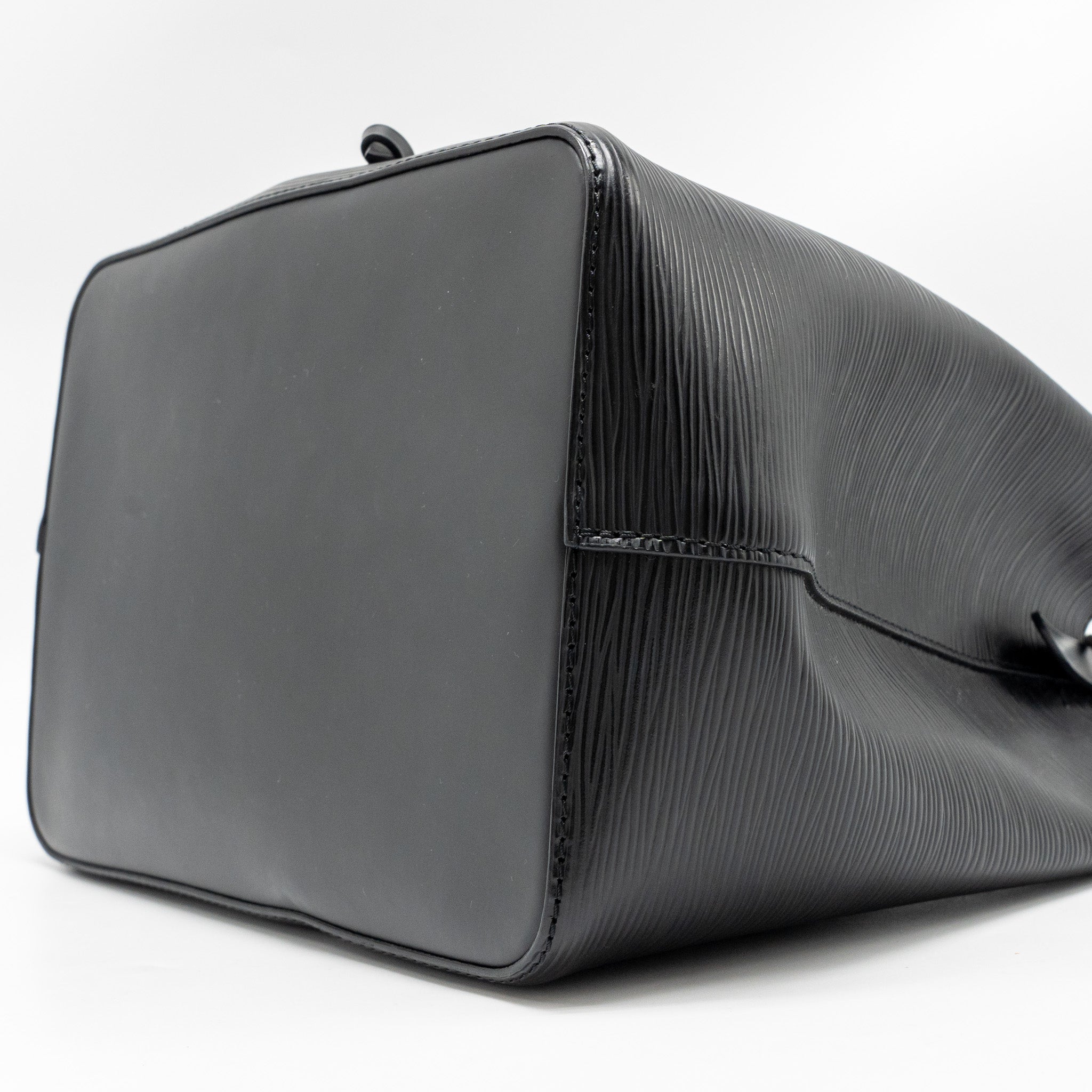 louis-vuitton-neo-noe-mm-epi-black-shw