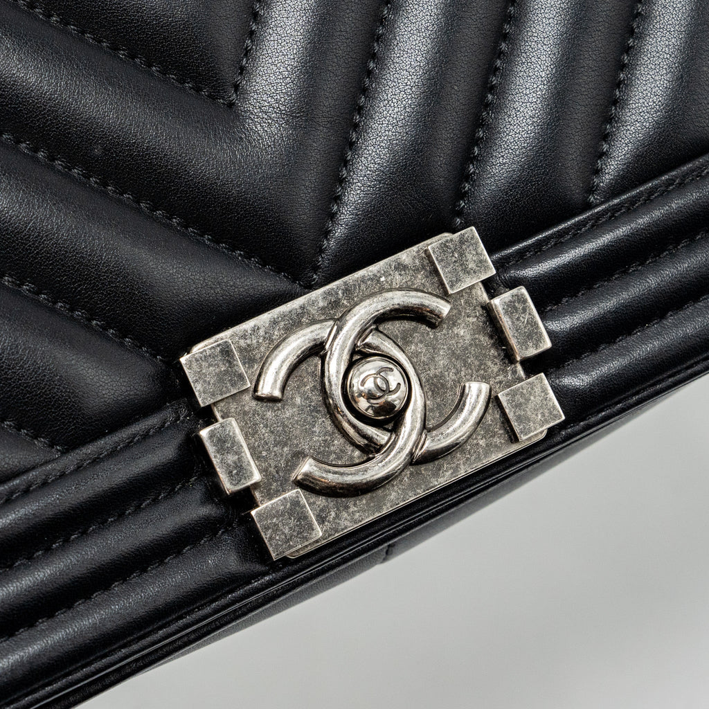 chanel-medium-chevron-boy-bag-lambskin-black-ruthenium-hardware