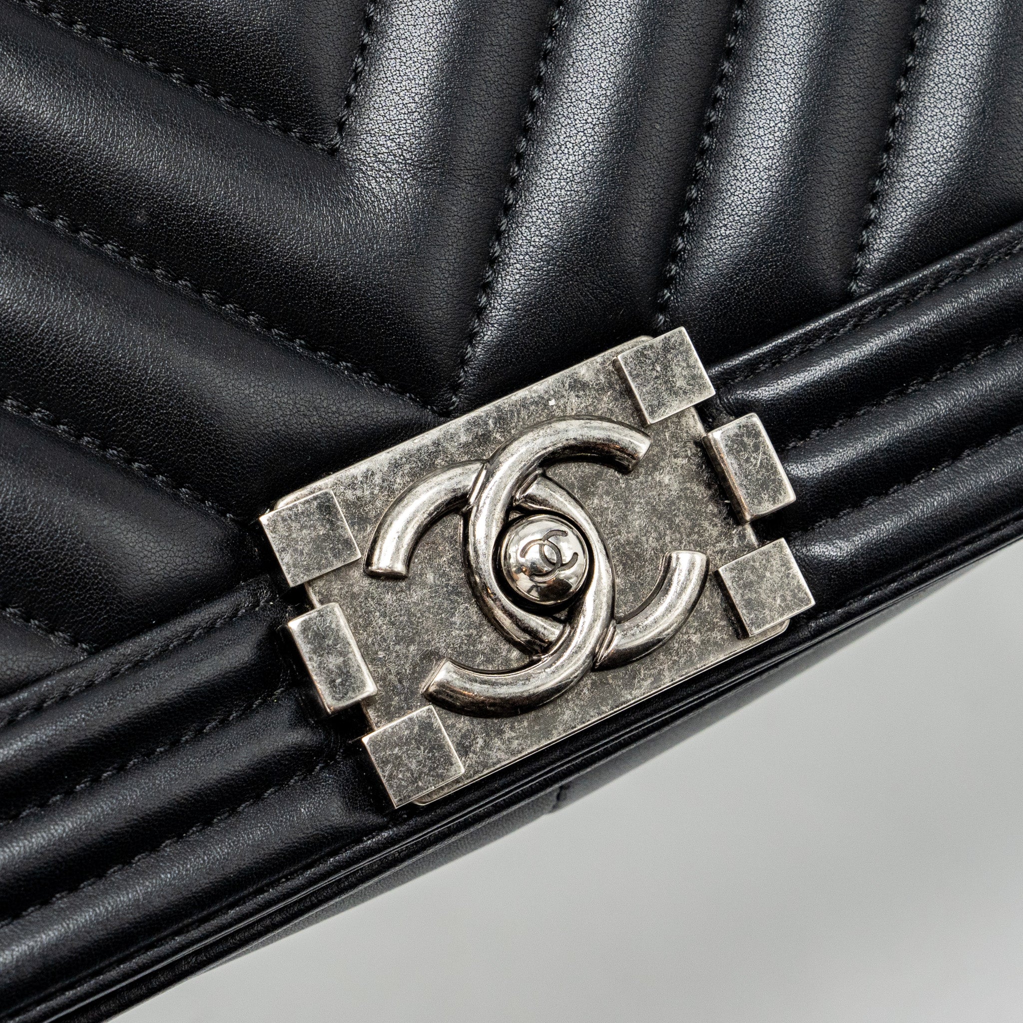 chanel-medium-chevron-boy-bag-lambskin-black-ruthenium-hardware