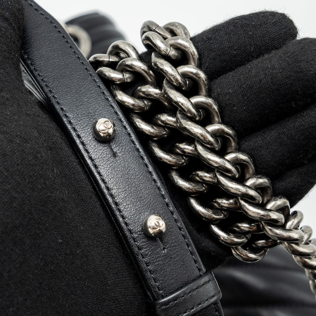 chanel-medium-chevron-boy-bag-lambskin-black-ruthenium-hardware