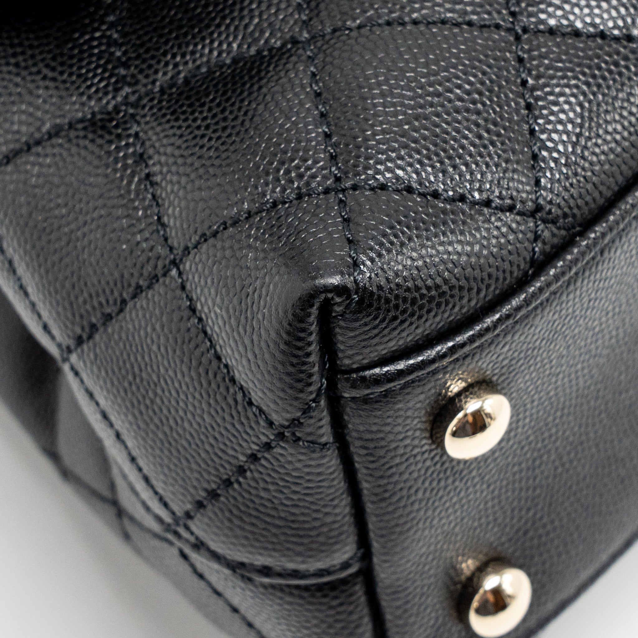 chanel-small-coco-handle-caviar-black-lghw-microchip-18
