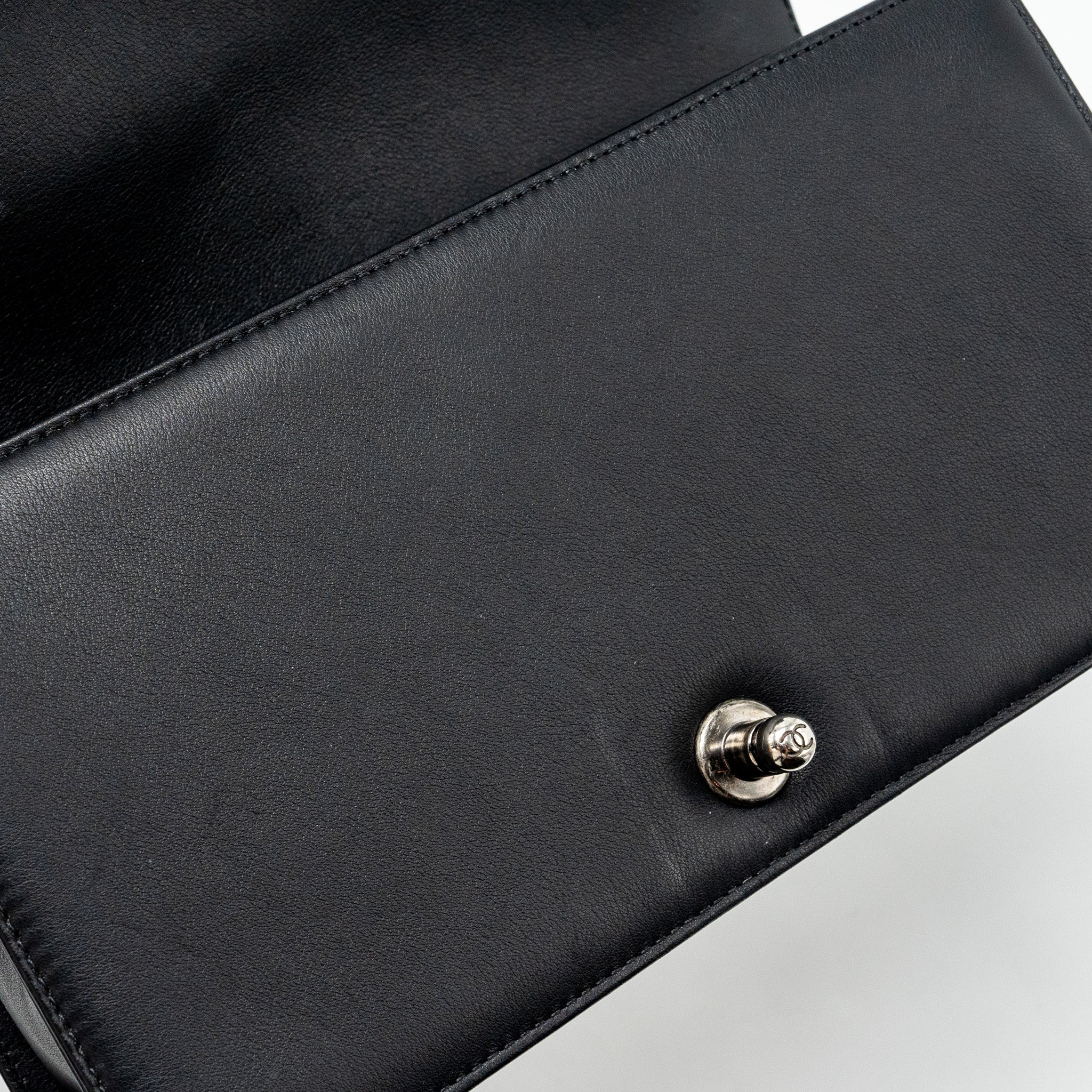 chanel-medium-chevron-boy-bag-lambskin-black-ruthenium-hardware