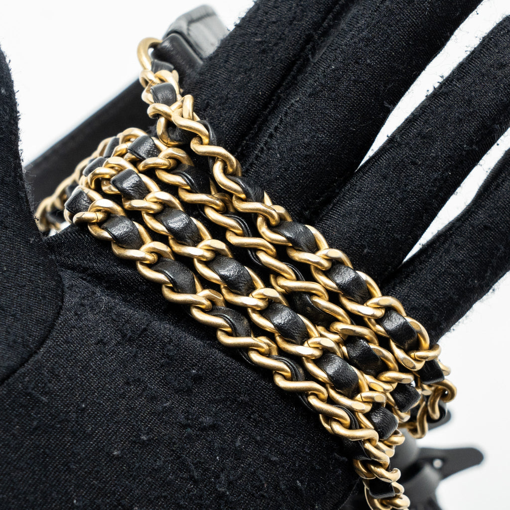 chanel-filigree-vanity-case-caviar-black-ghw-1