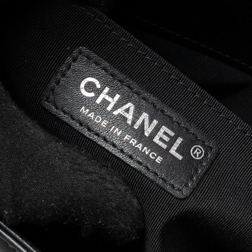 chanel-medium-chevron-boy-bag-lambskin-black-ruthenium-hardware