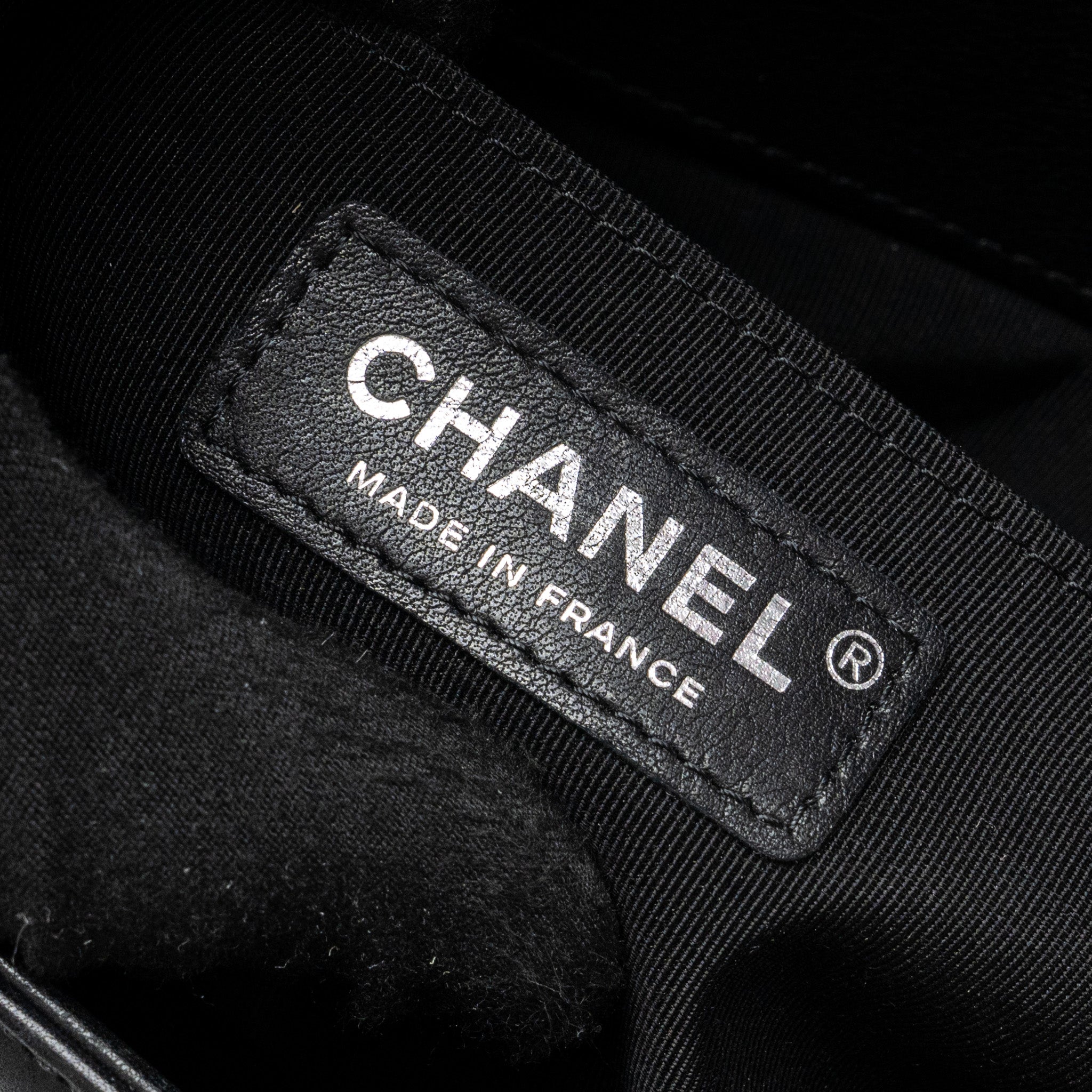 chanel-medium-chevron-boy-bag-lambskin-black-ruthenium-hardware