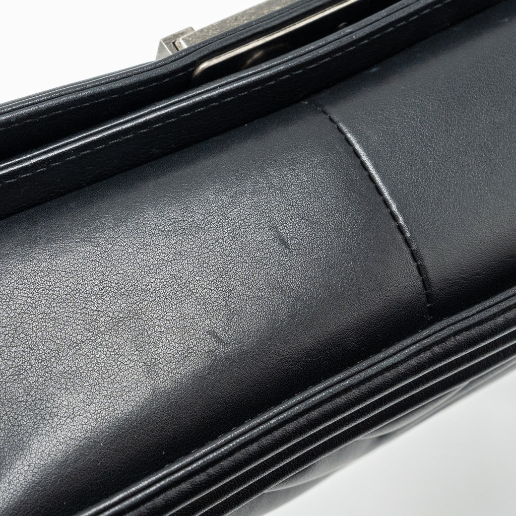 chanel-medium-chevron-boy-bag-lambskin-black-ruthenium-hardware