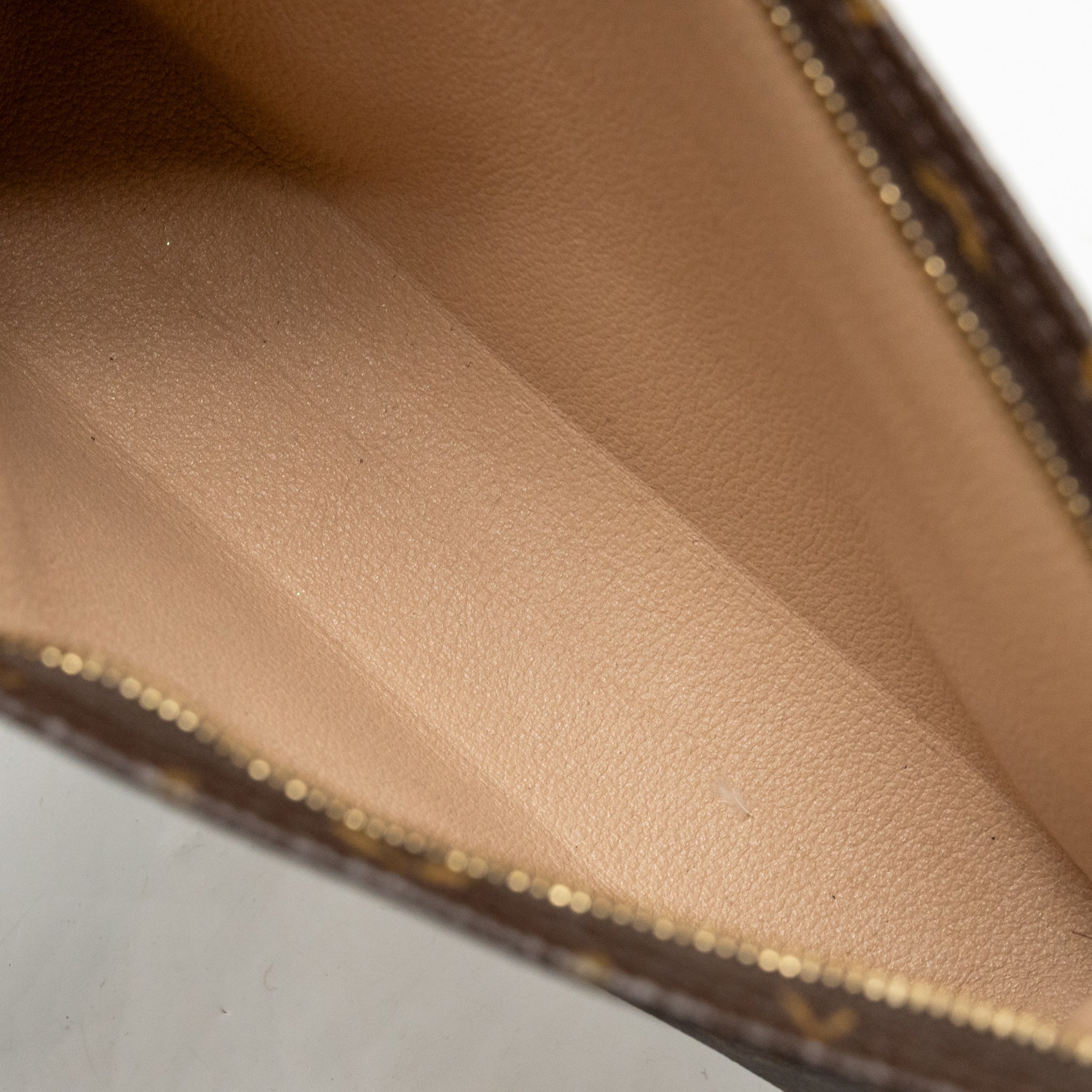 louis-vuitton-toiletry-pochette-26-monogram-canvas-ghw-16