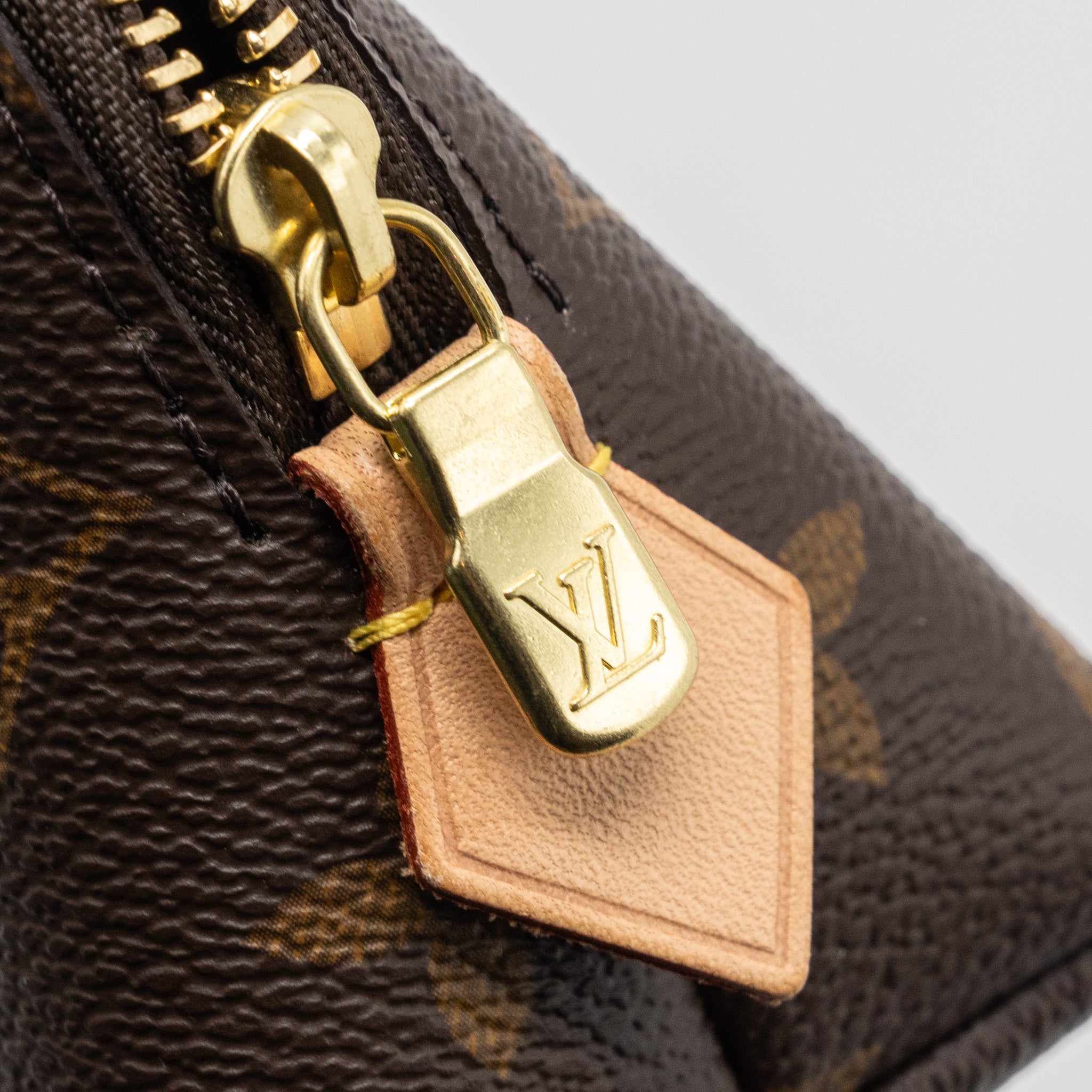 louis-vuitton-cosmetic-pouch-monogram-canvas-ghw