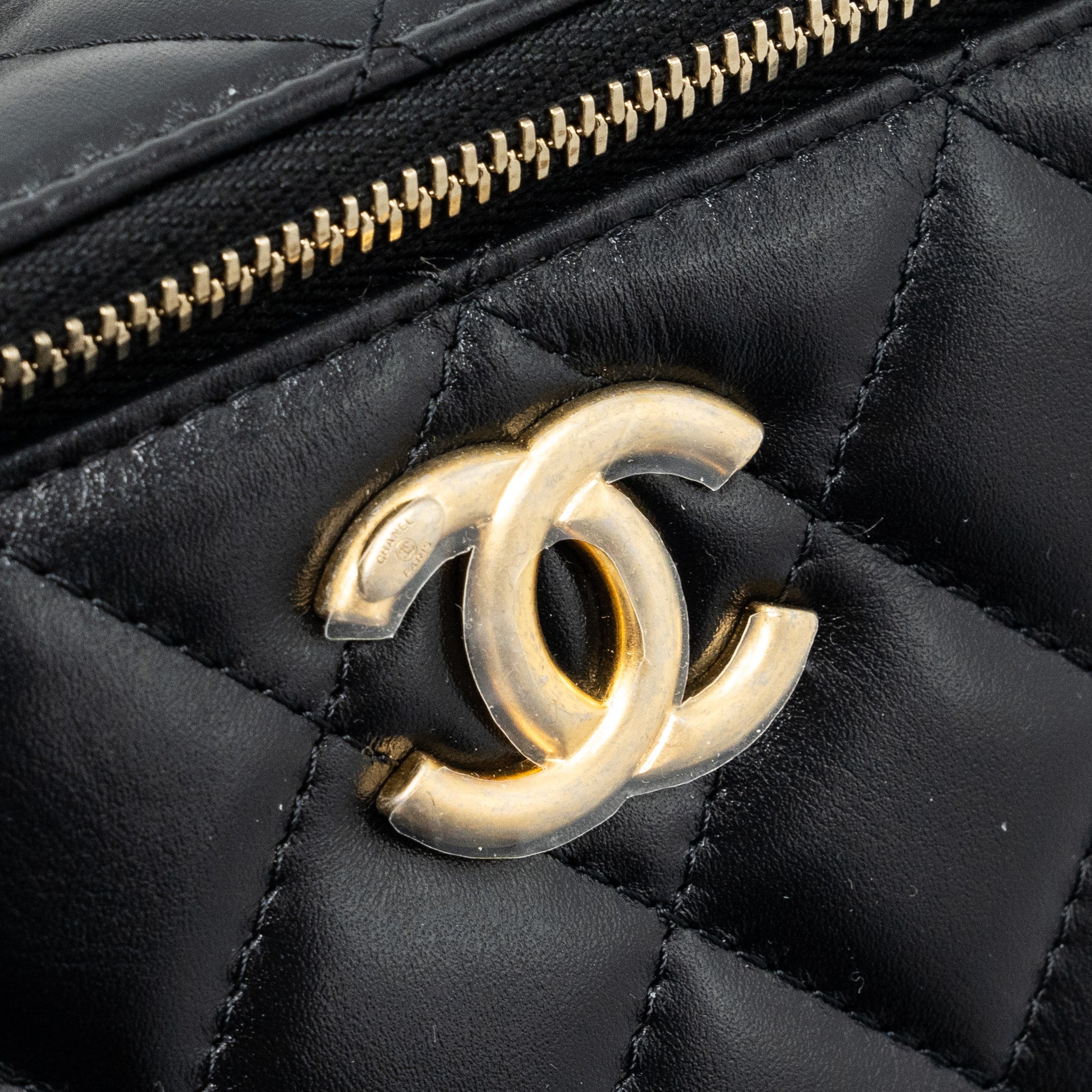 chanel-24c-gold-crush-long-vanity-case-lambskin-black-ghw-microchip