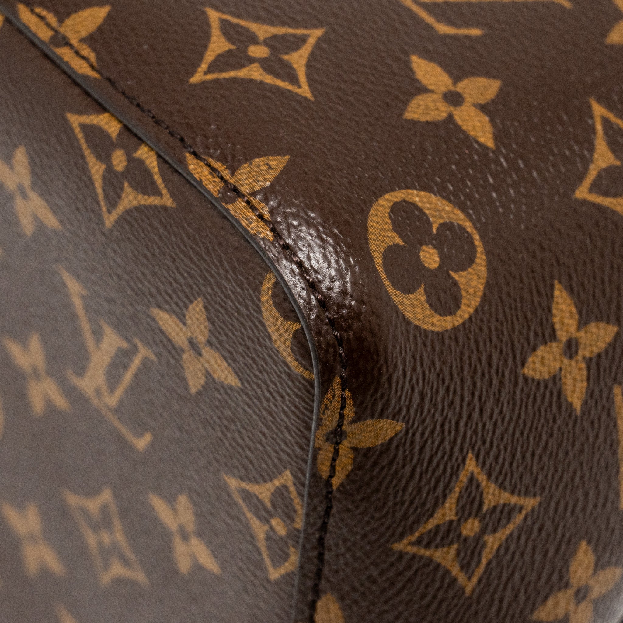 louis-vuitton-neo-noe-monogram-canvas-black-ghw-1