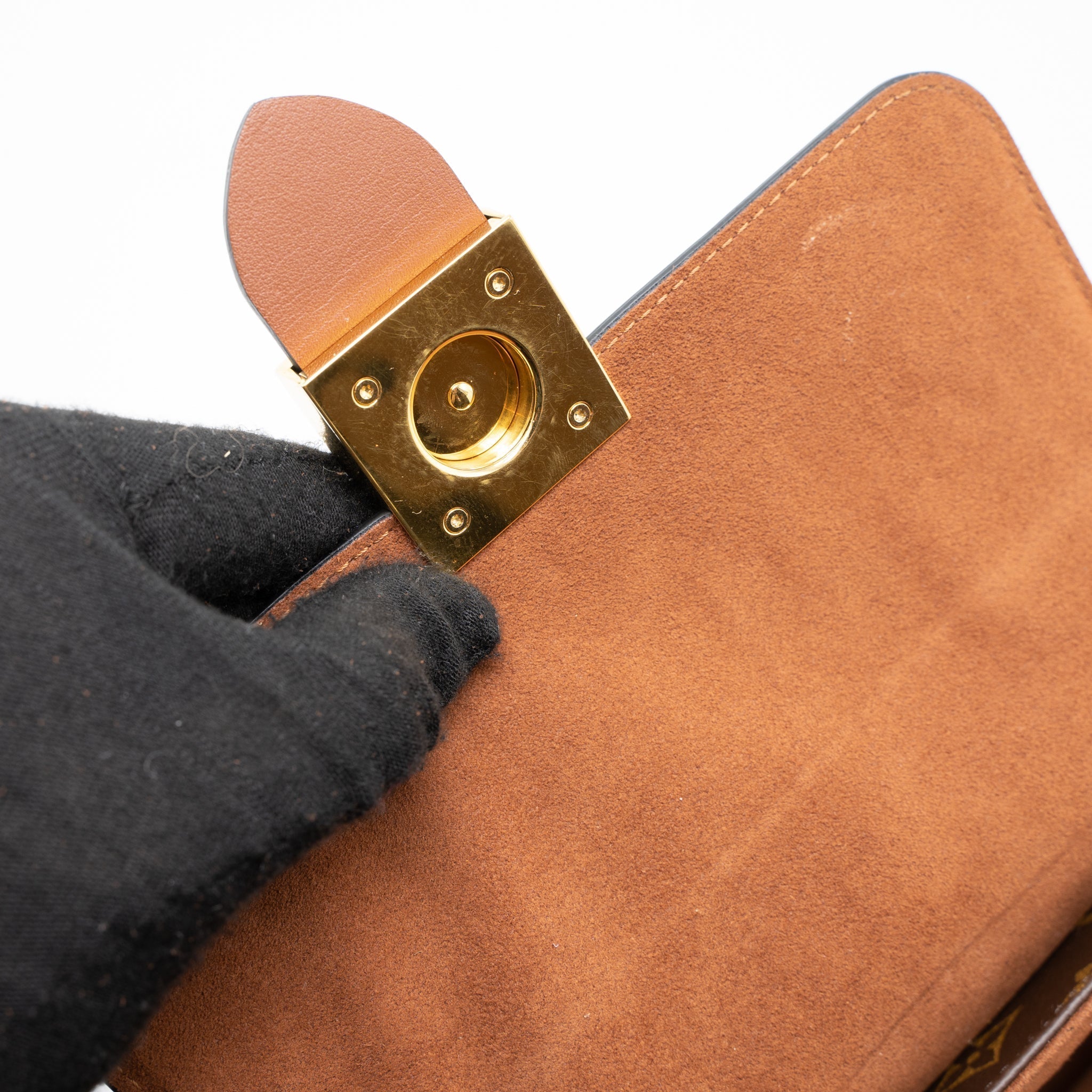 louis-vuitton-locky-bb-monogram-canvas-caramel-ghw